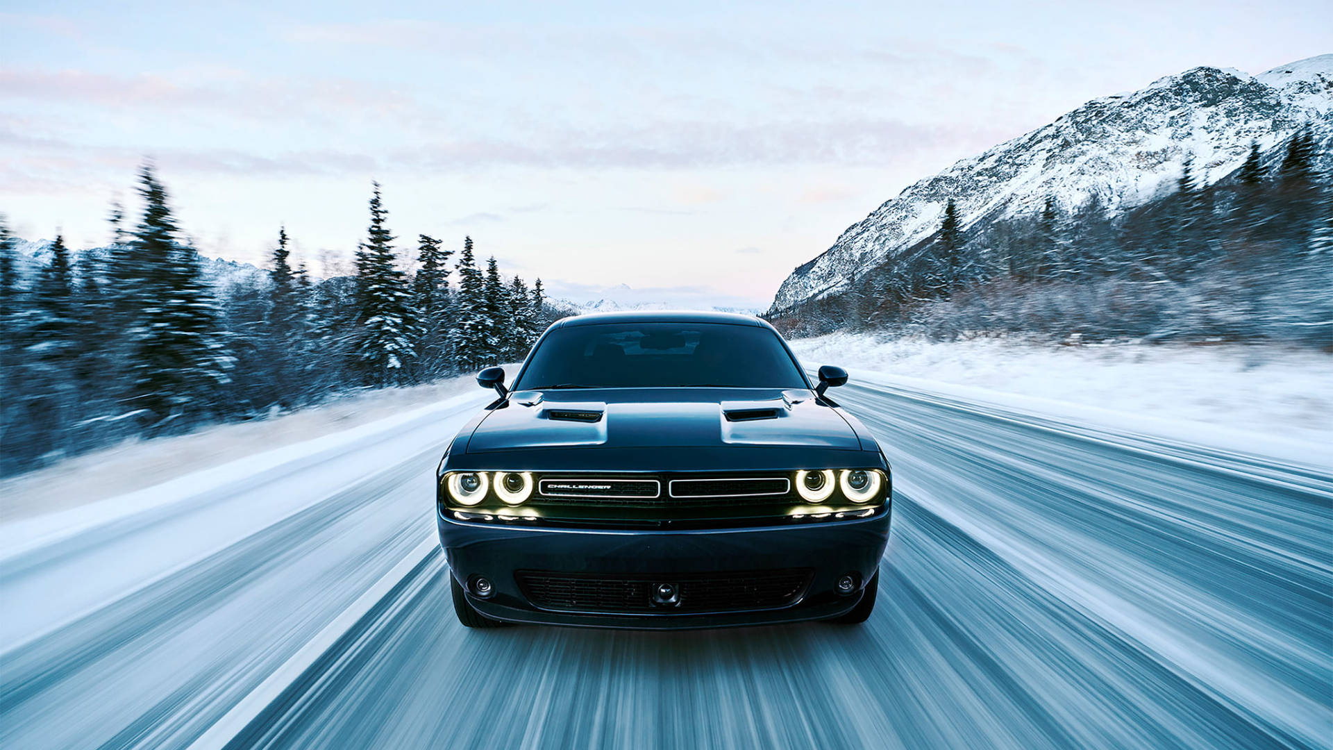 2017 Blou Dodge Challenger Gedurende Winter Muurpapier