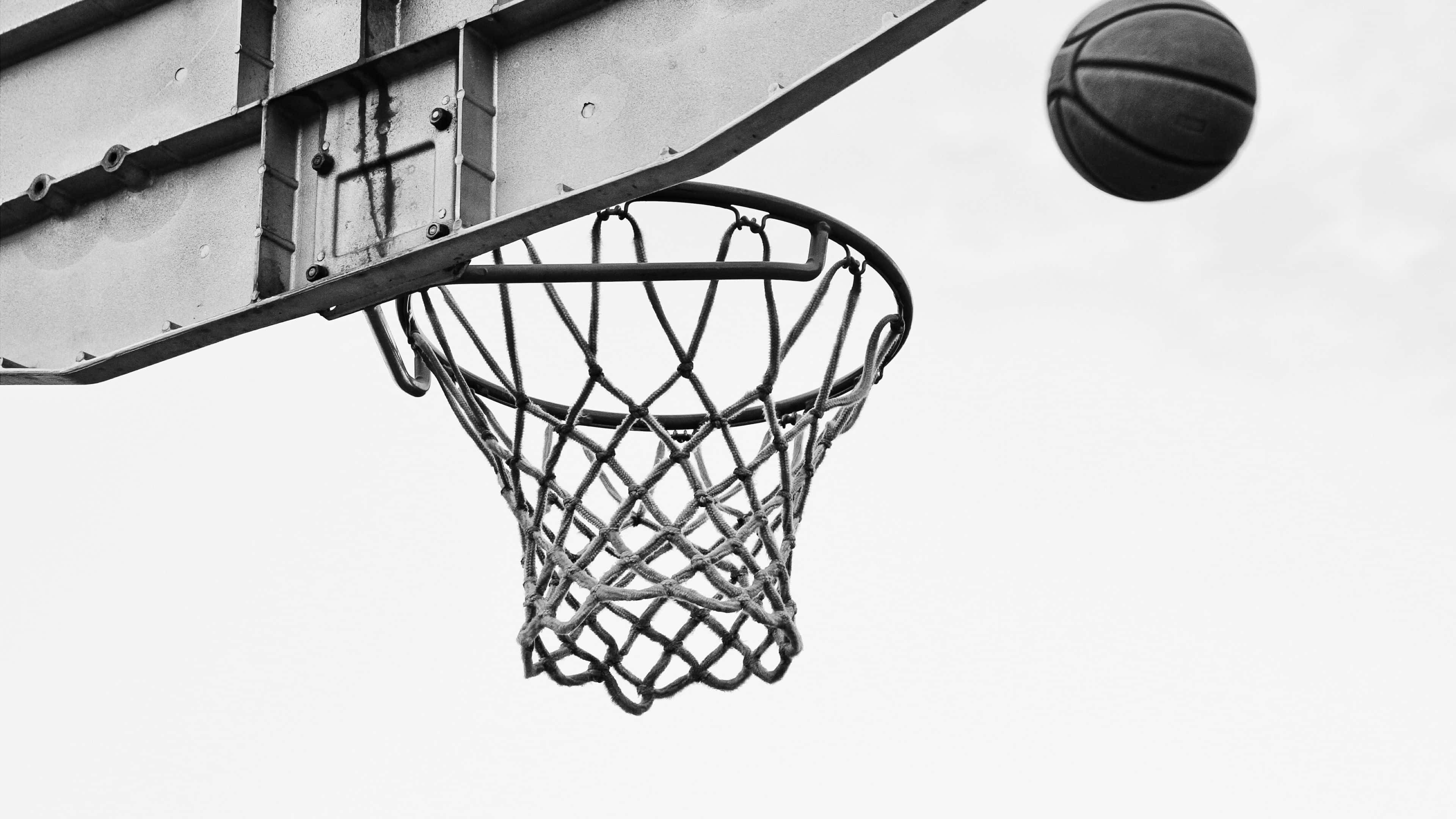 4K Basketbalbaan - Speel met Styl Muurpapier