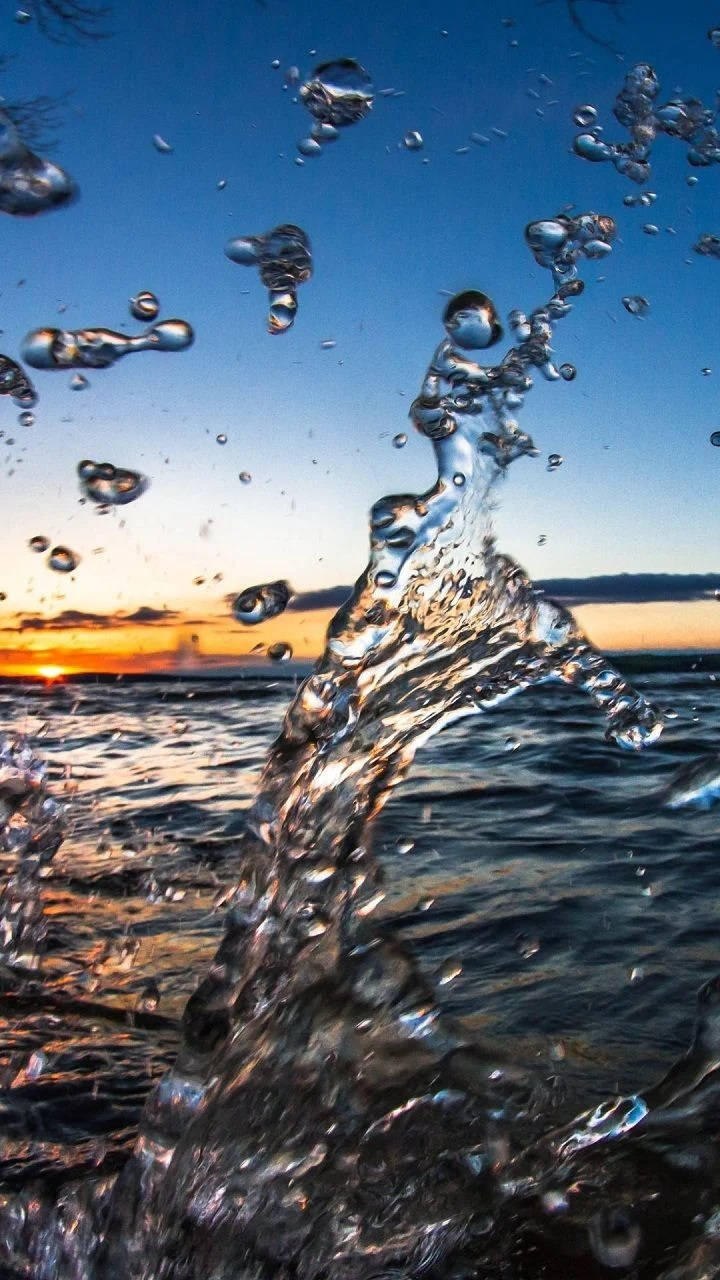 8K iPhone Waterplons in Strandgolwe Muurpapier