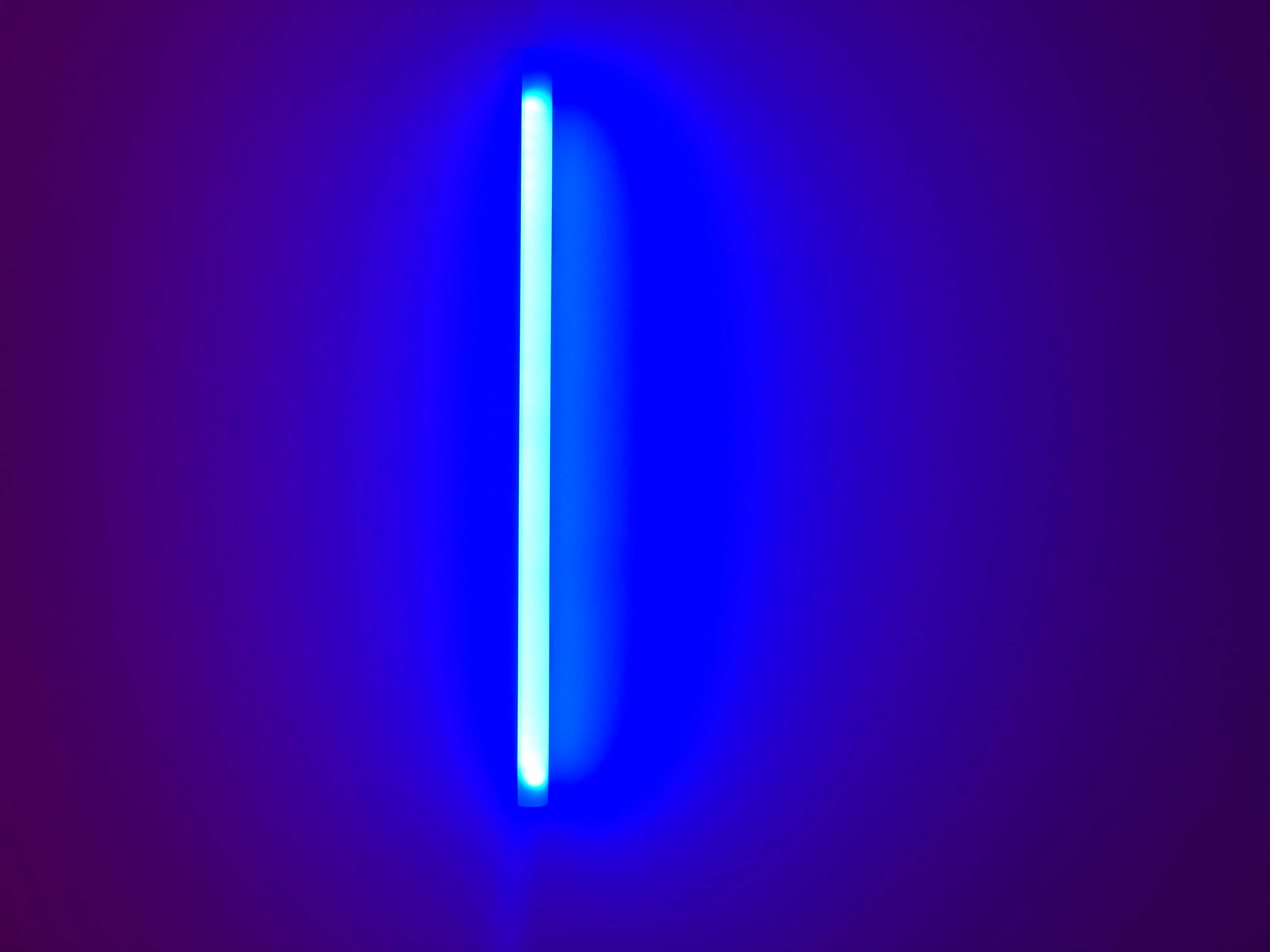 Abstracte blou neonliggolf Muurpapier