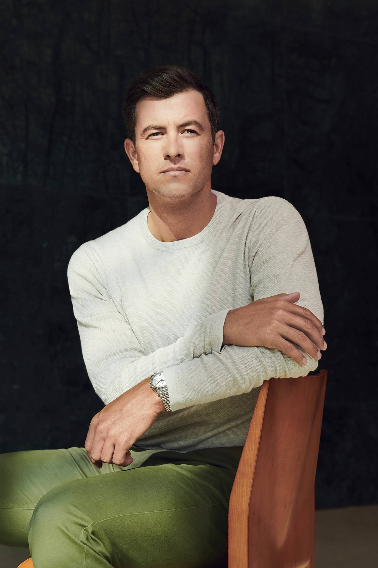 Adam Scott op 'n Stoel Muurpapier
