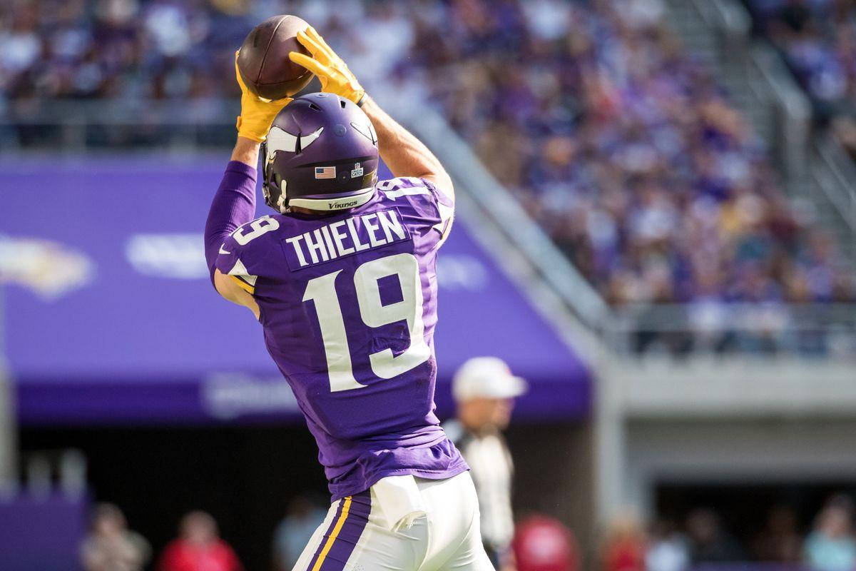 Adam Thielen se Ongelooflike Vangs Muurpapier