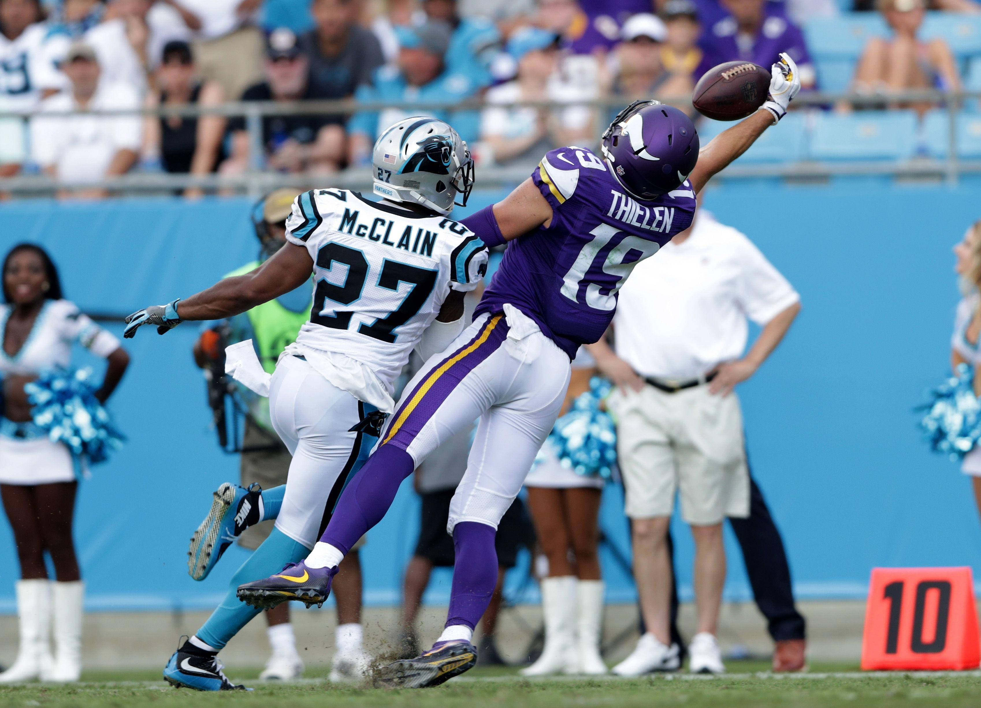 Adam Thielen se Verbluffende Reflekse Muurpapier