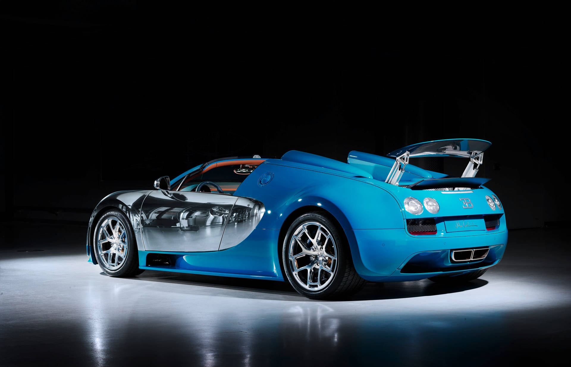 Agteraansig Van Bugatti Veyron Muurpapier