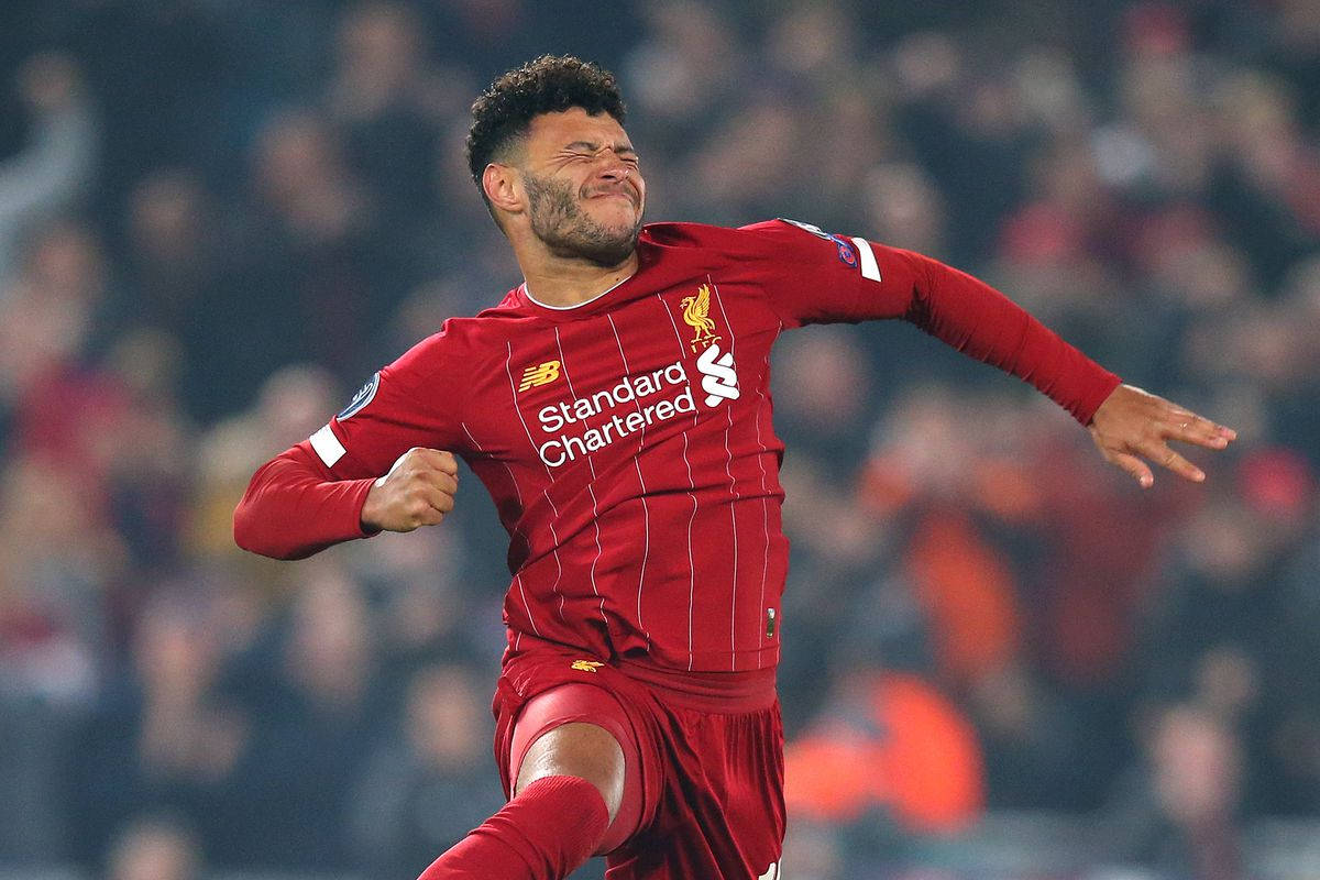 Alex Oxlade-Chamberlain wat in die lug spring Muurpapier