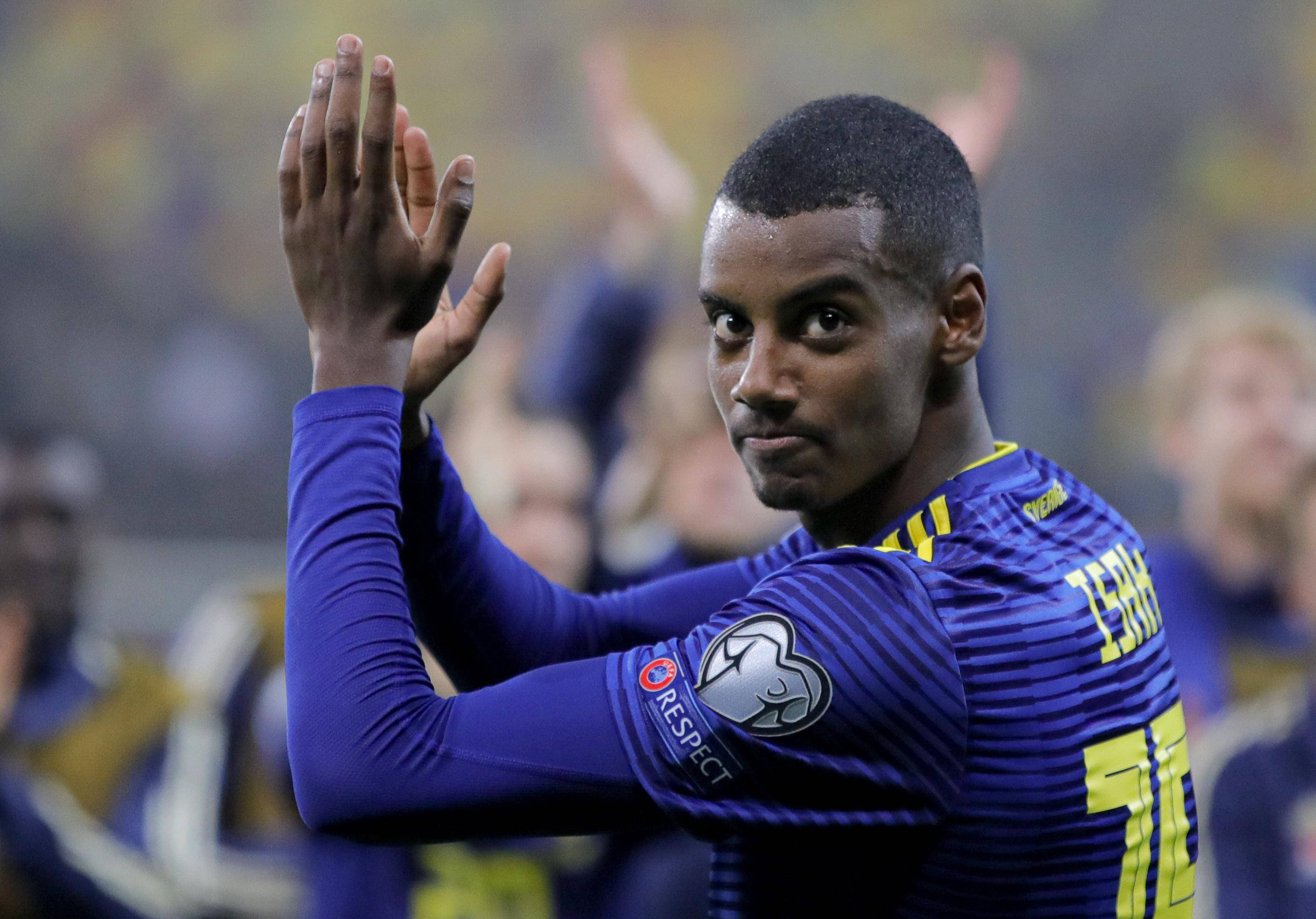 Alexander Isak klap van naby Muurpapier