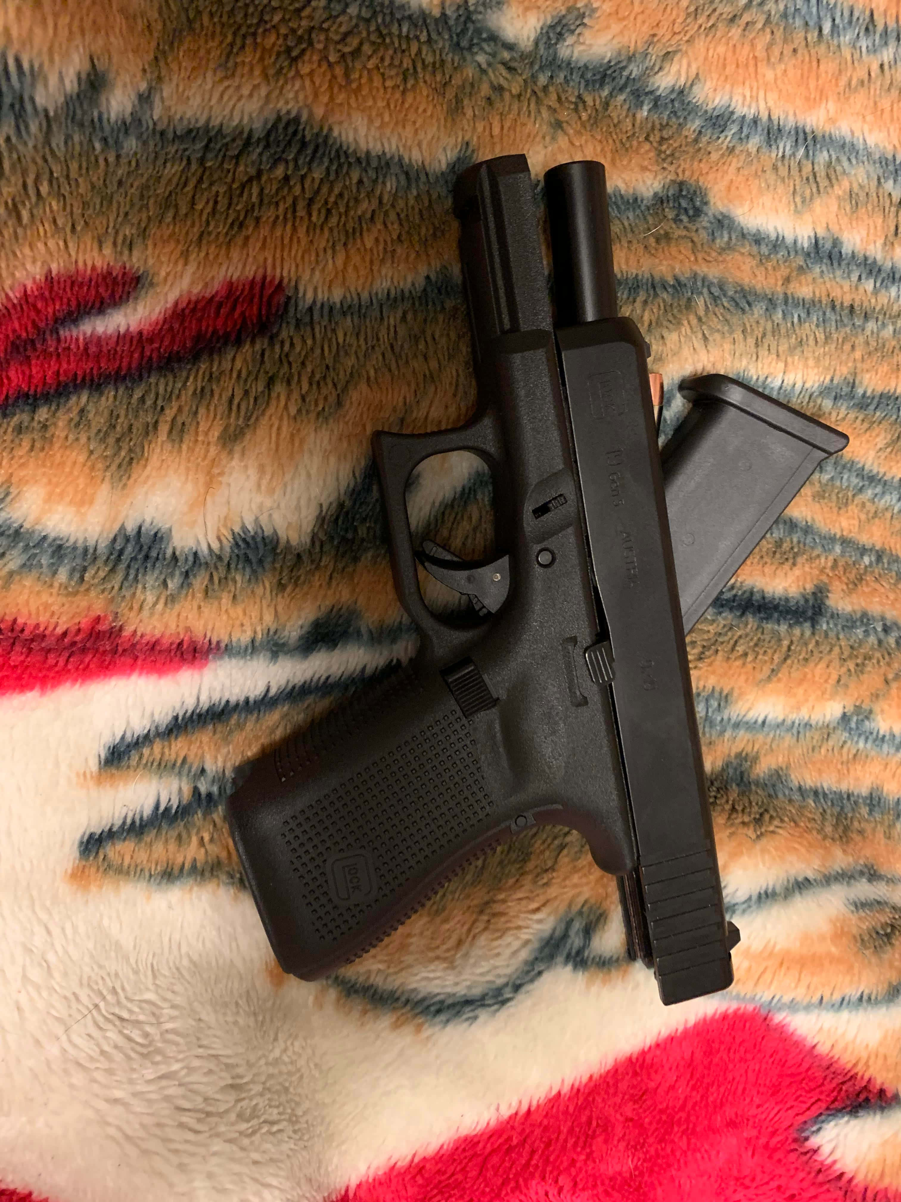 Allesomvattende Pistool Uitnemendheid - Glock 19 Muurpapier