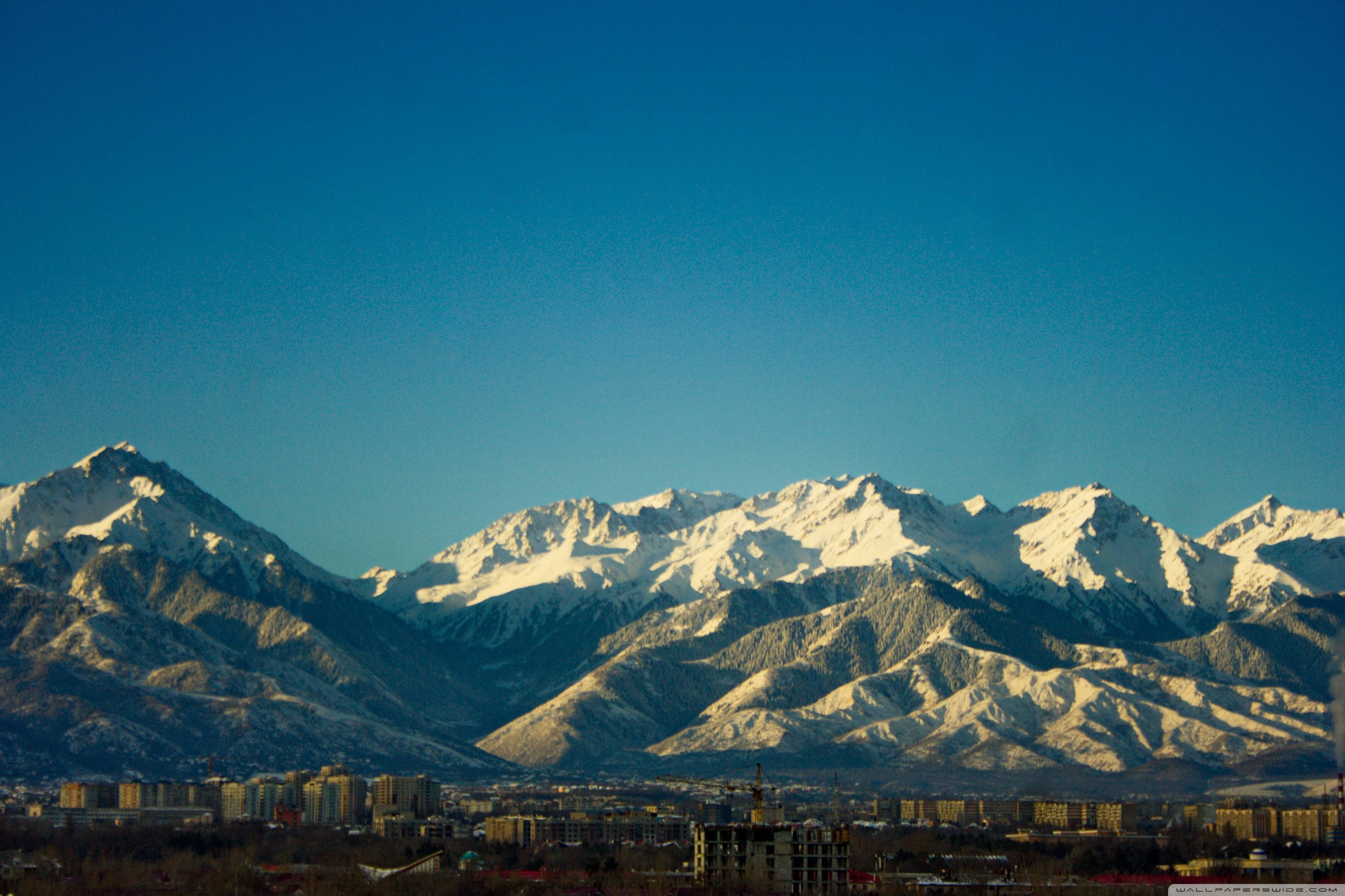 Almaty Kazakstan Berguitsig Muurpapier