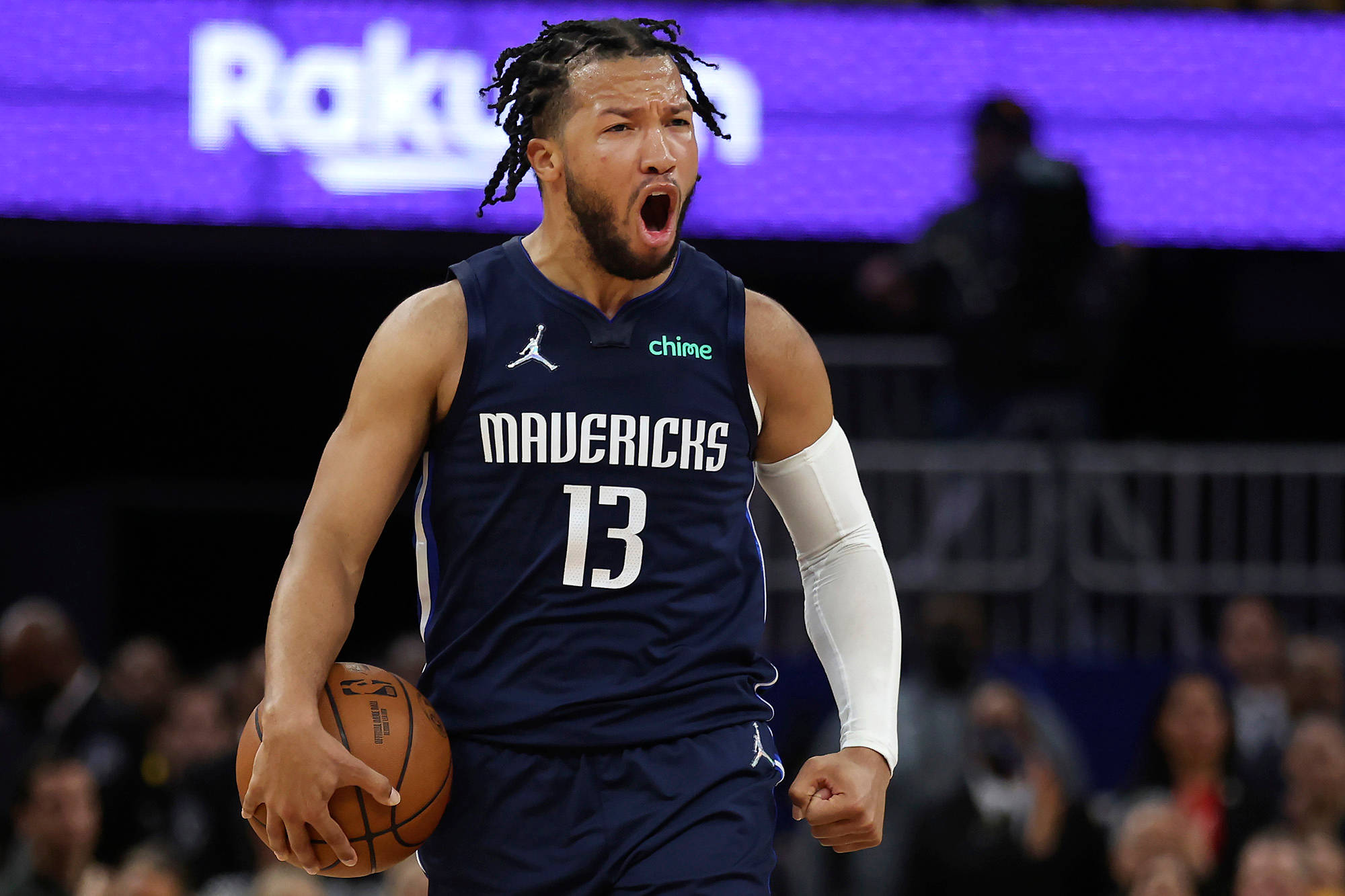 Amerikaanse Professionele Basketbalspeler Jalen Brunson Verbaas Muurpapier