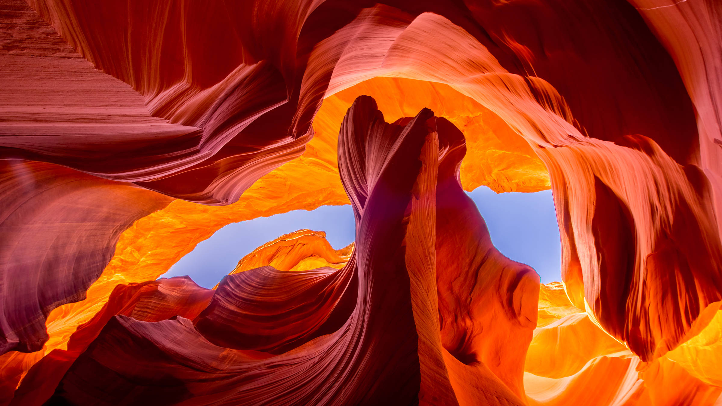 Antelope Canyon van onder af Muurpapier