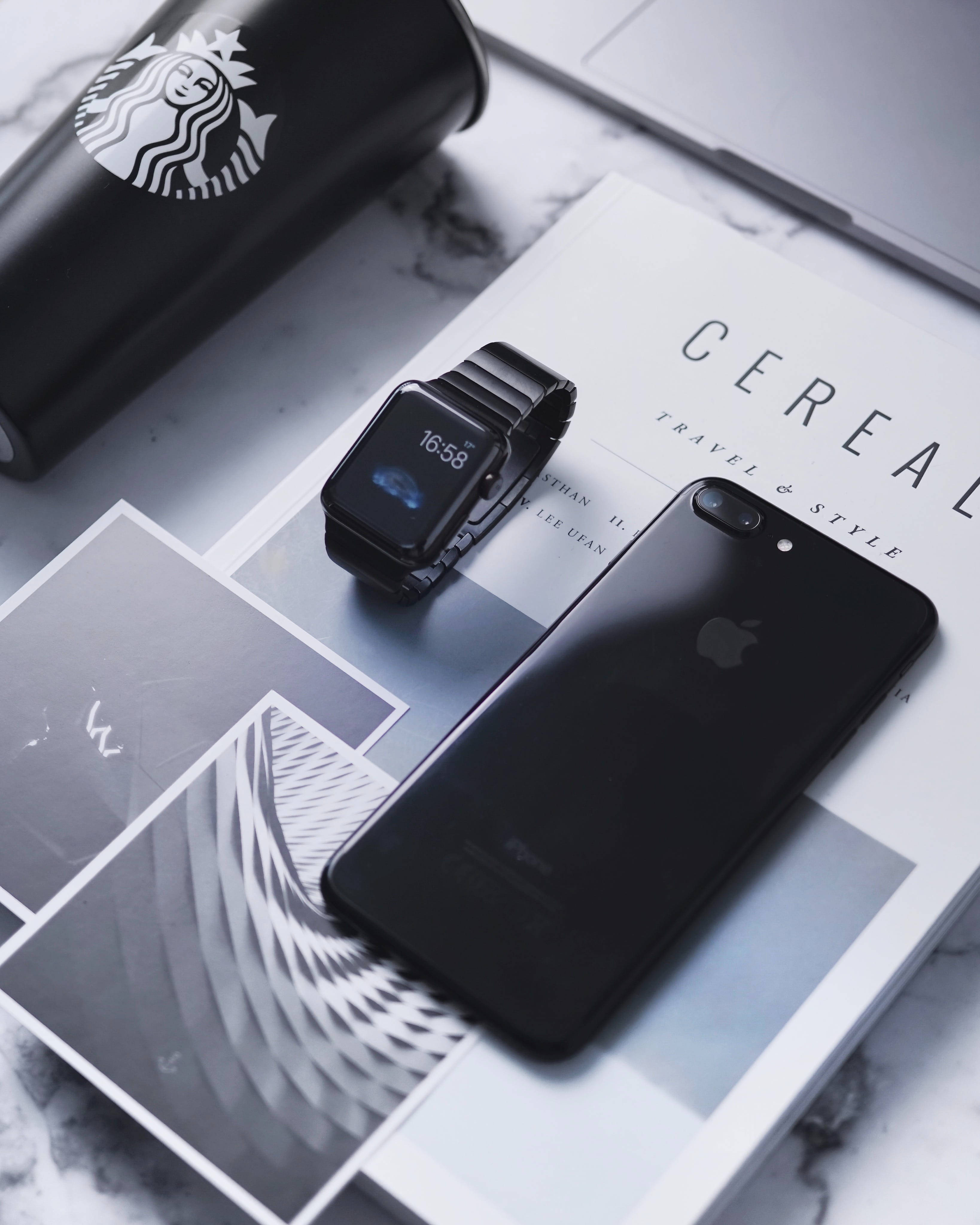 Apple Watch En Gitswart iPhone Muurpapier