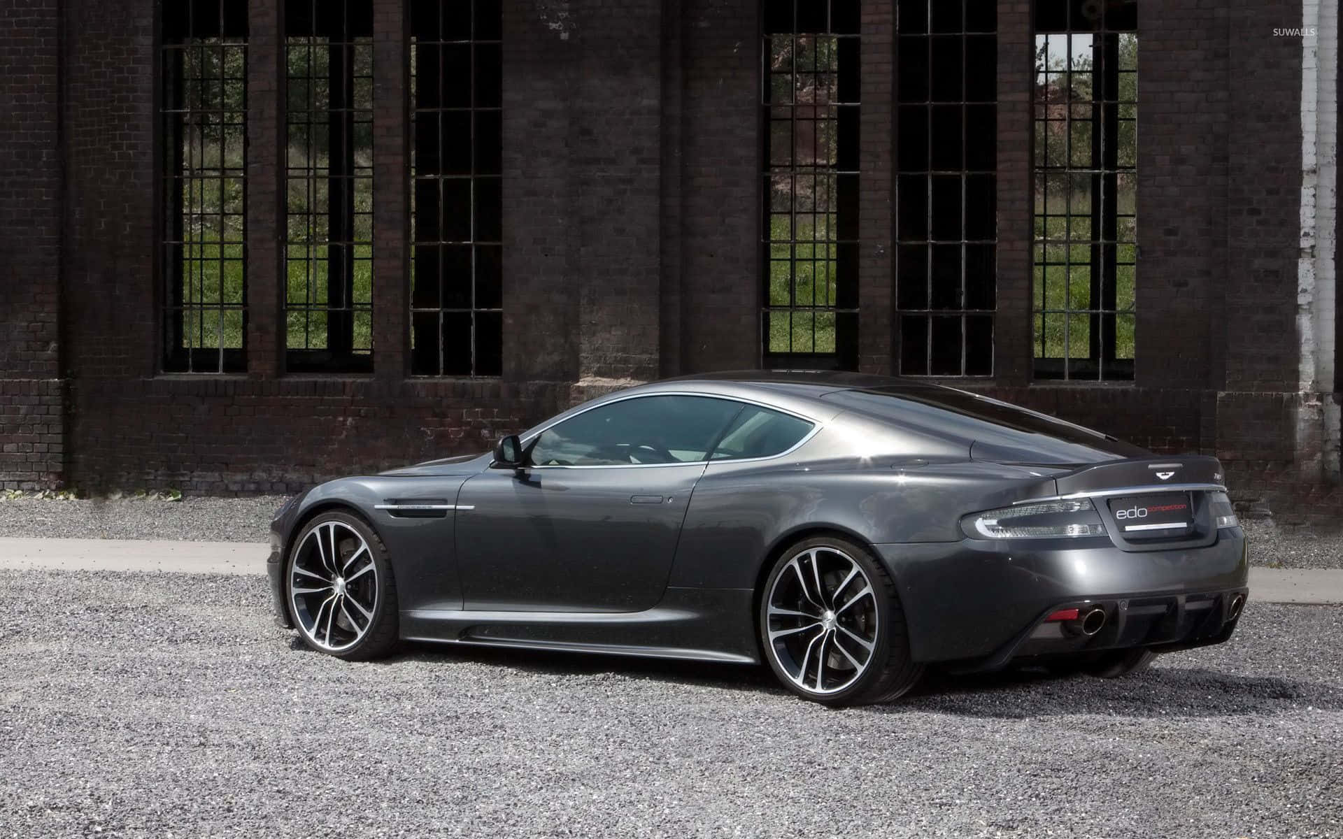 Aston Martin DB9 Elegansie en Krag Muurpapier