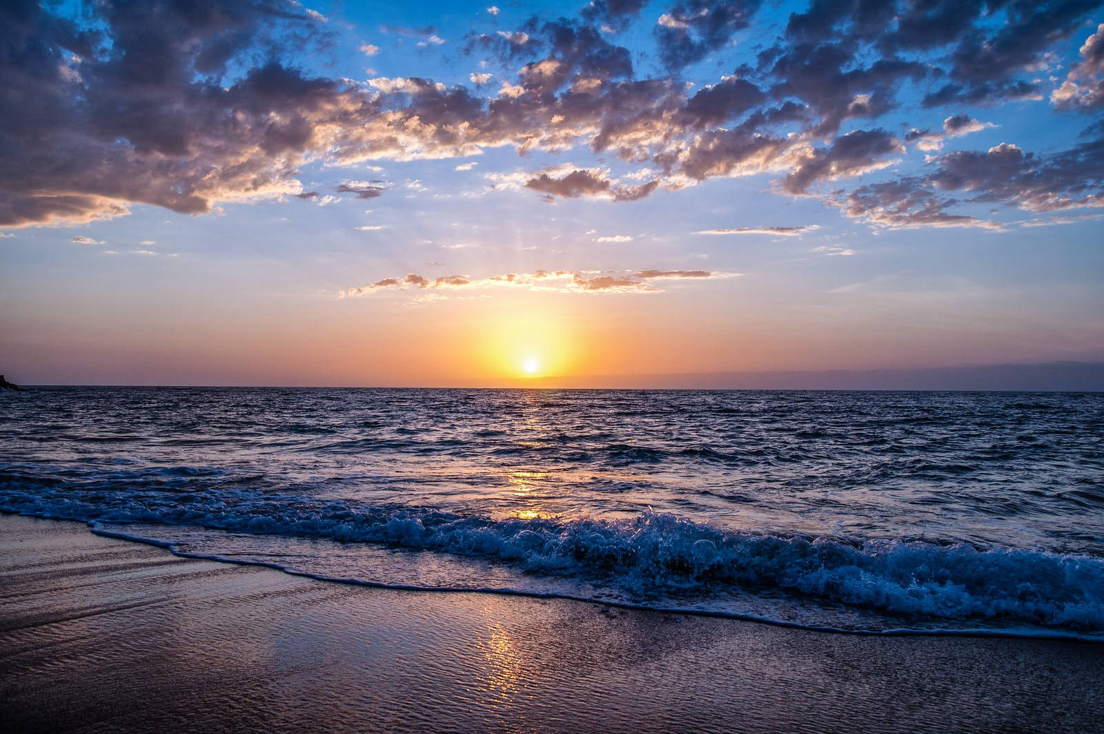 Gratis Strand Tydens Sonsondergang Stokfoto — Sonsondergang Muurpapier