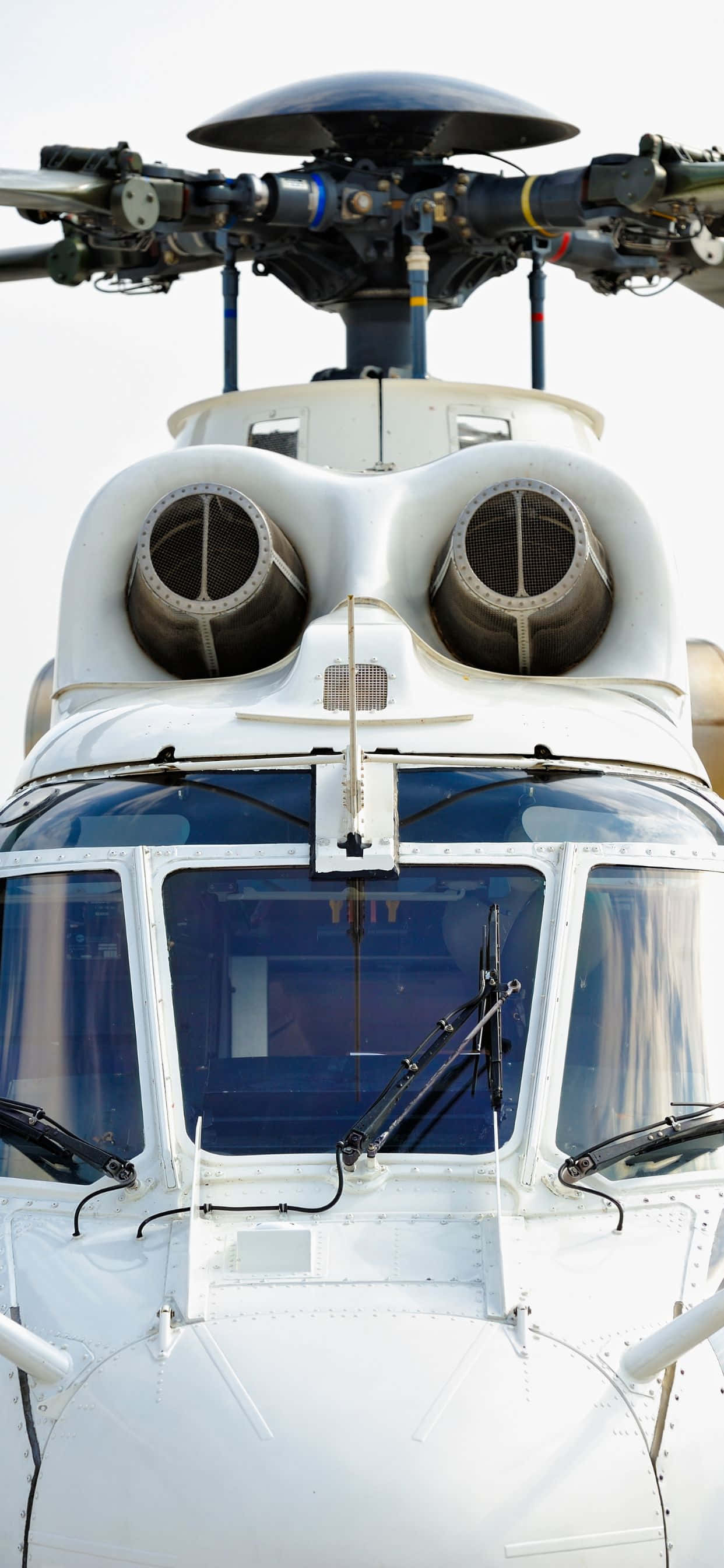 Beeld Helder Gekleurde Helikopters teen 'n iPhone XS Max Blou Lug Agtergrond Muurpapier