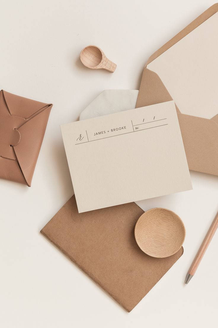 Beige Estetiese Letters Muurpapier