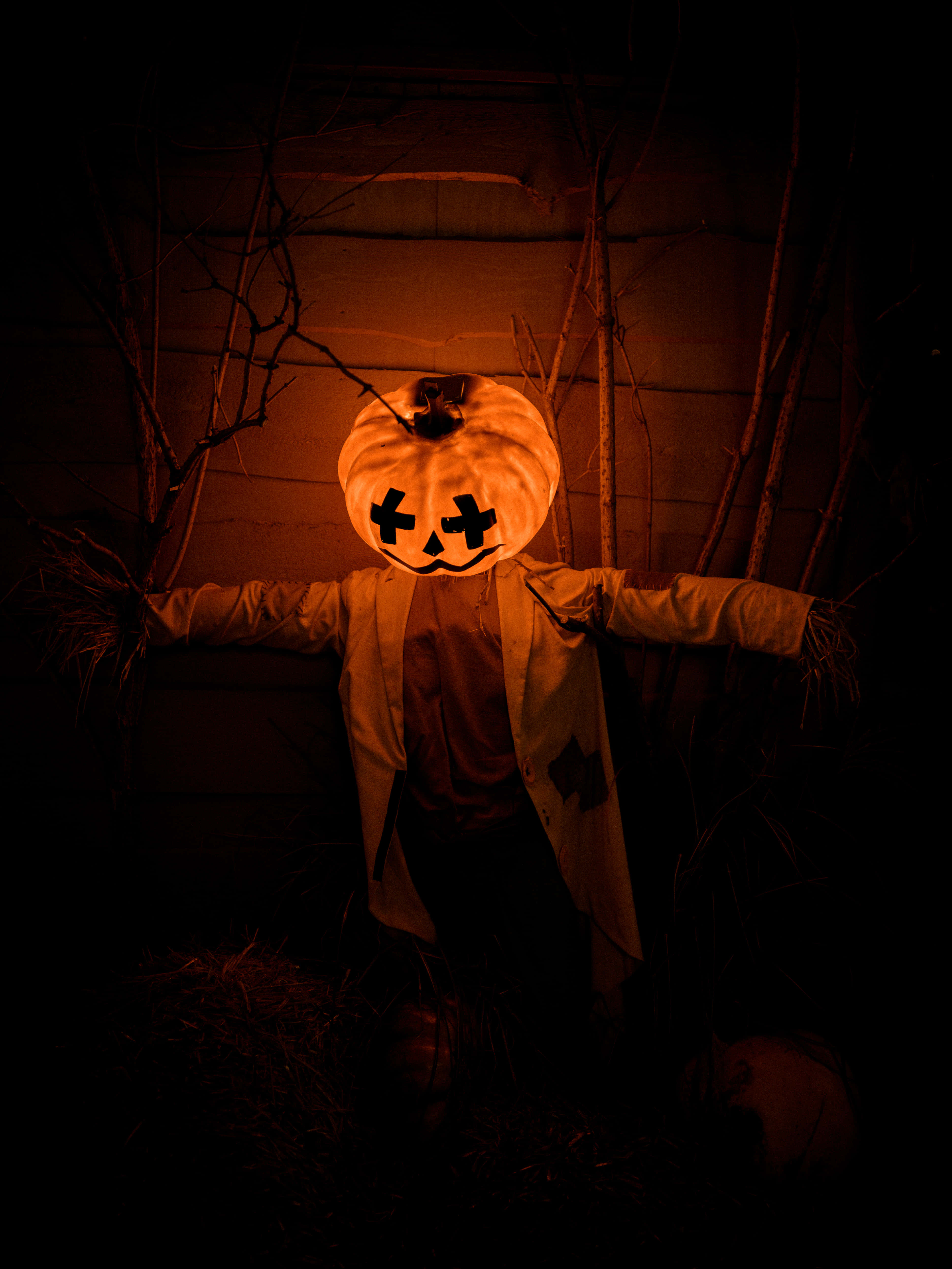Bekoorlike Halloween Pampoen op 'n Herfsnag Muurpapier