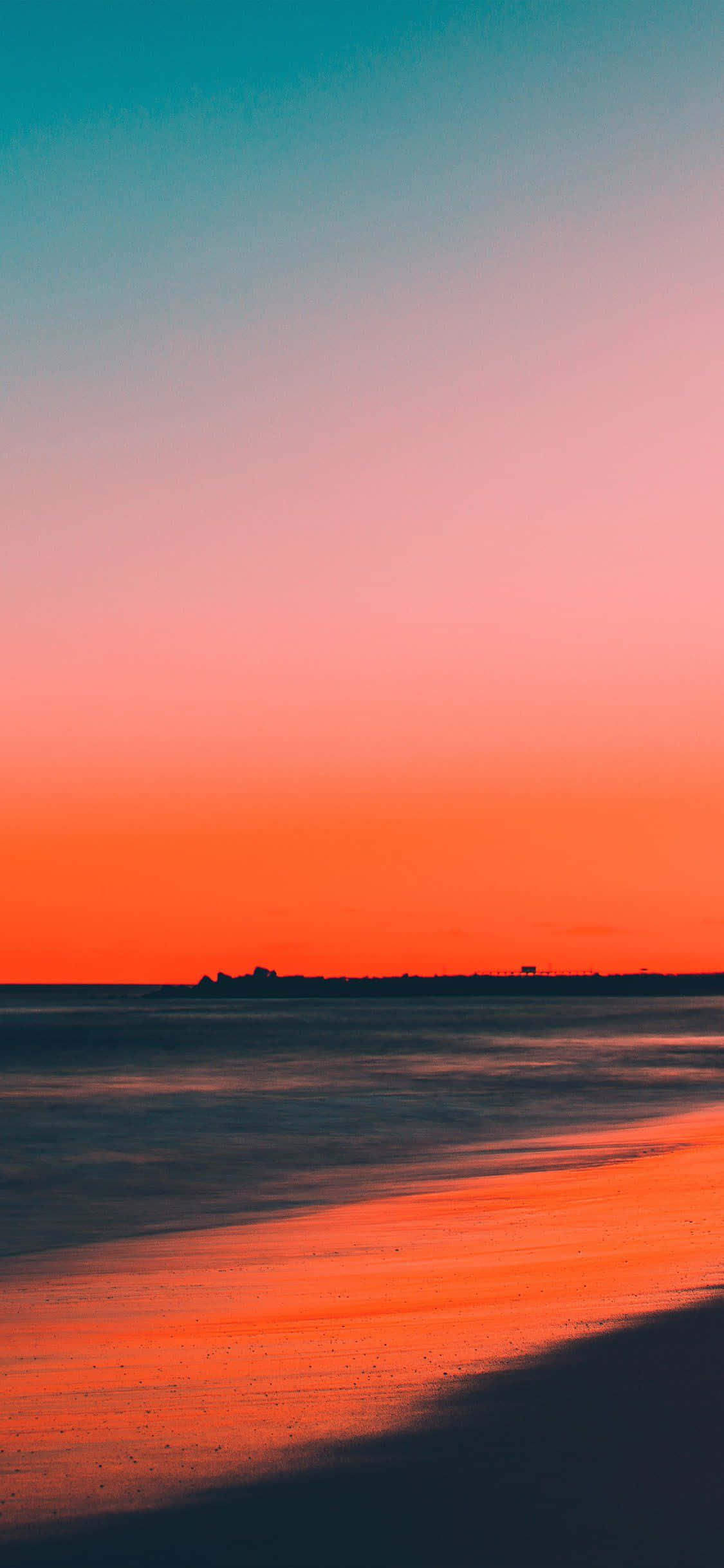 "Beleef die rustigheid van 'n sonsondergang strand uitsig met jou iPhone" Muurpapier