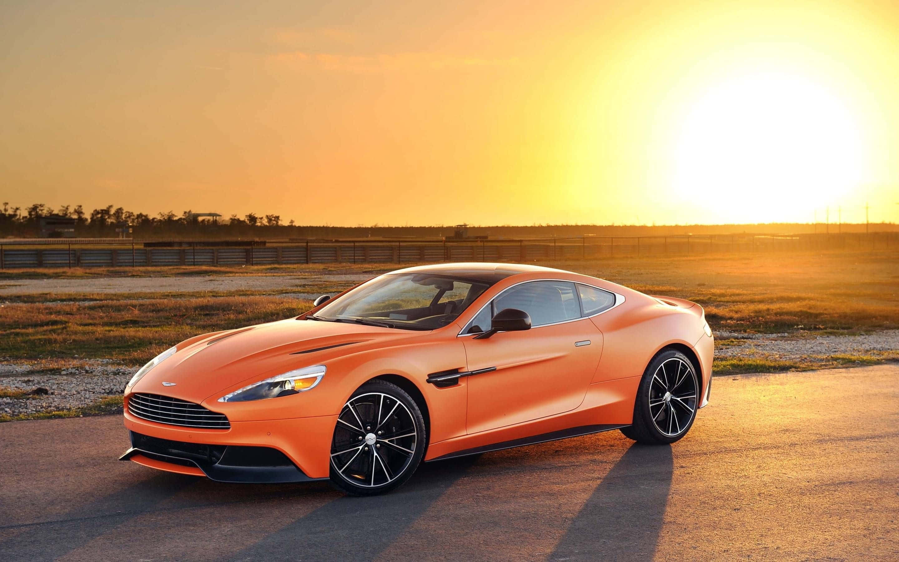 Betowerende Aston Martin Vanquish in Aksie Muurpapier
