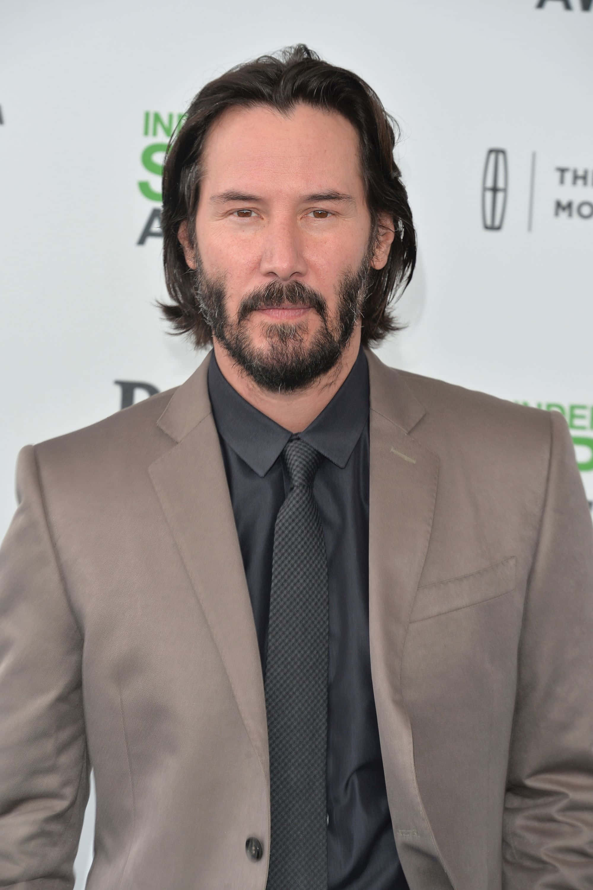 Betowerende Keanu Reeves Portret Muurpapier
