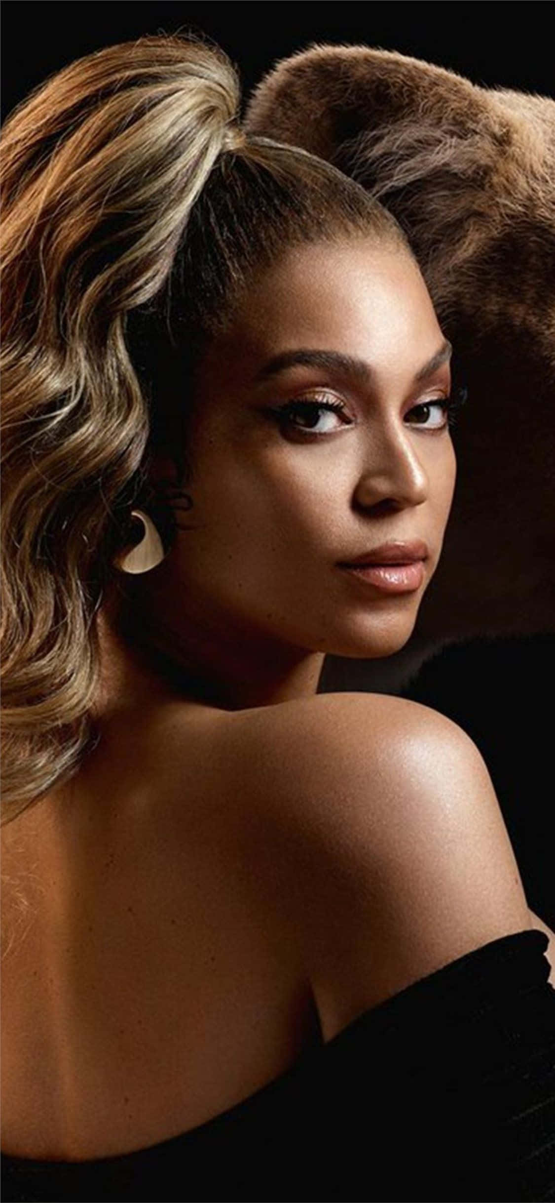 Beyonce straal magie, krag en grasie uit in hierdie betowerende beeld. Muurpapier