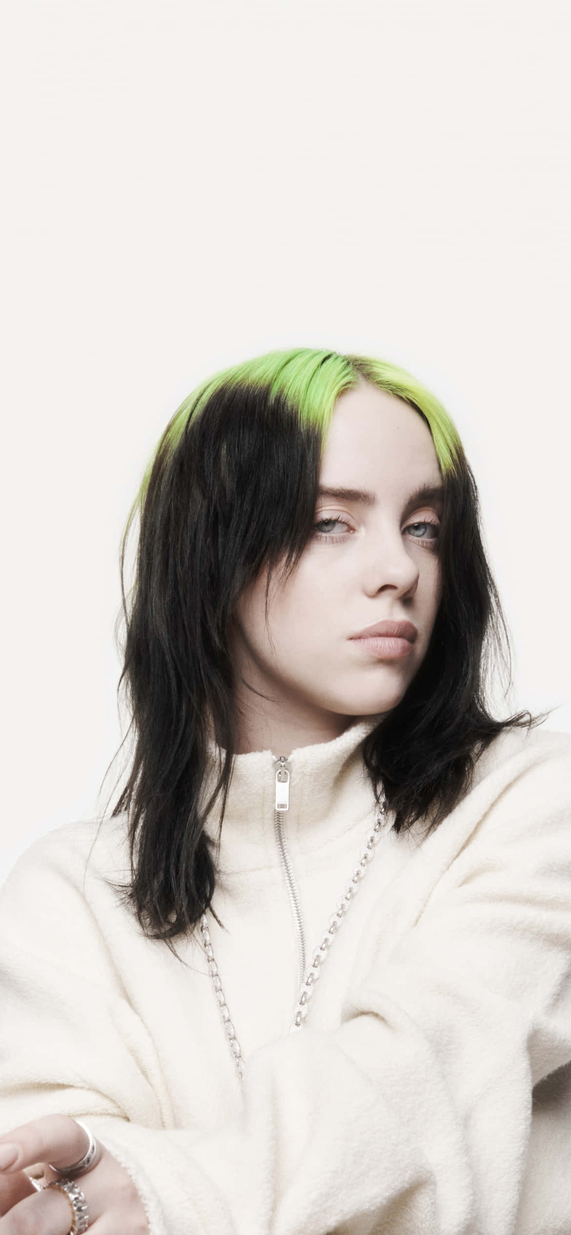 Billie Eilish op die verhoog, wat haar unieke styl wys Muurpapier