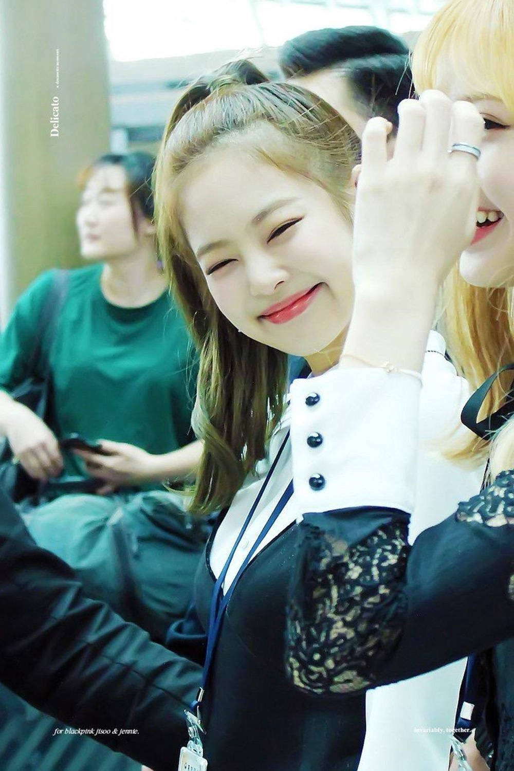 Blackpink Oulike Jennie Mollige Gesig — Blackpink Muurpapier
