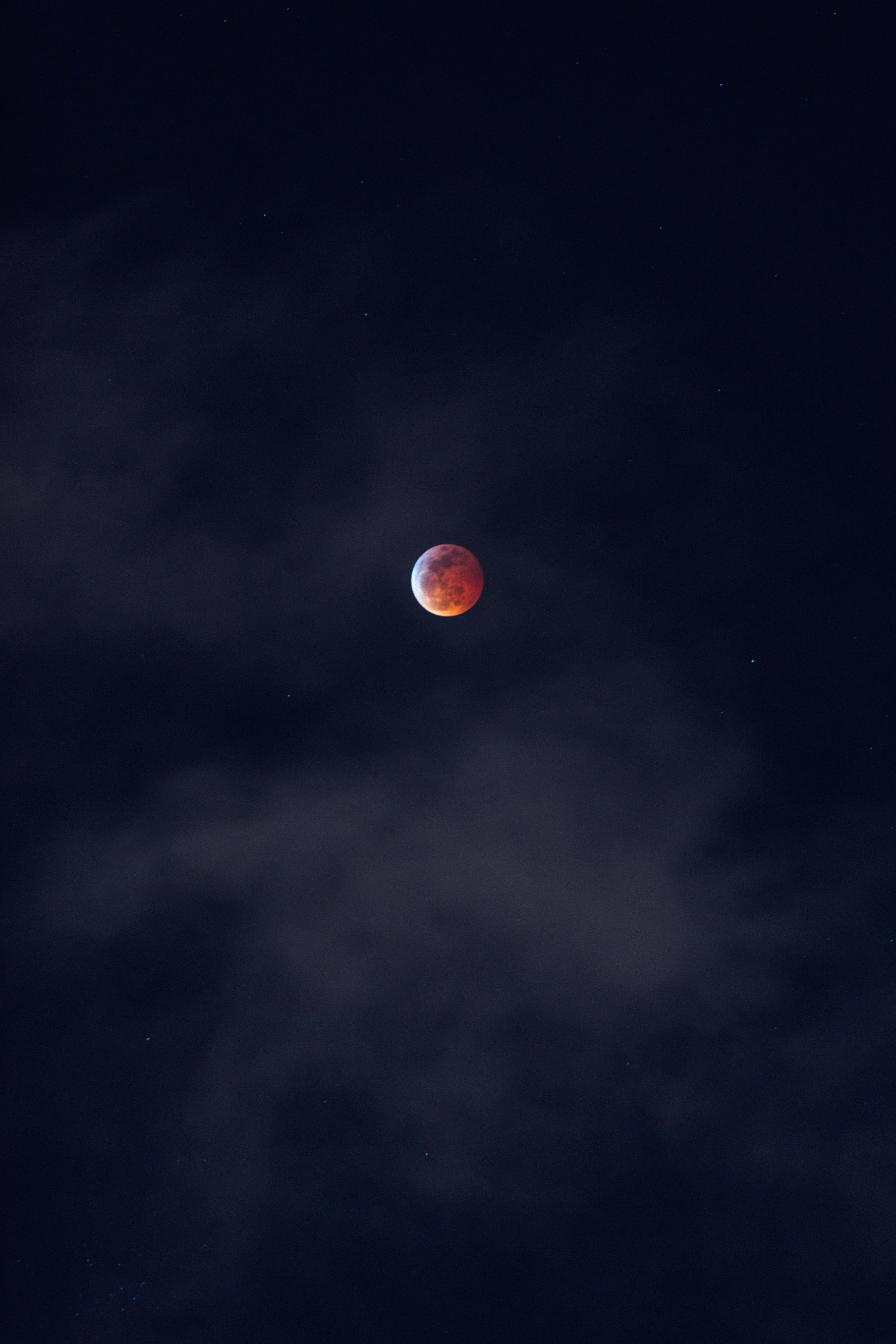 Bloedmaan Lug Agtergrond Muurpapier