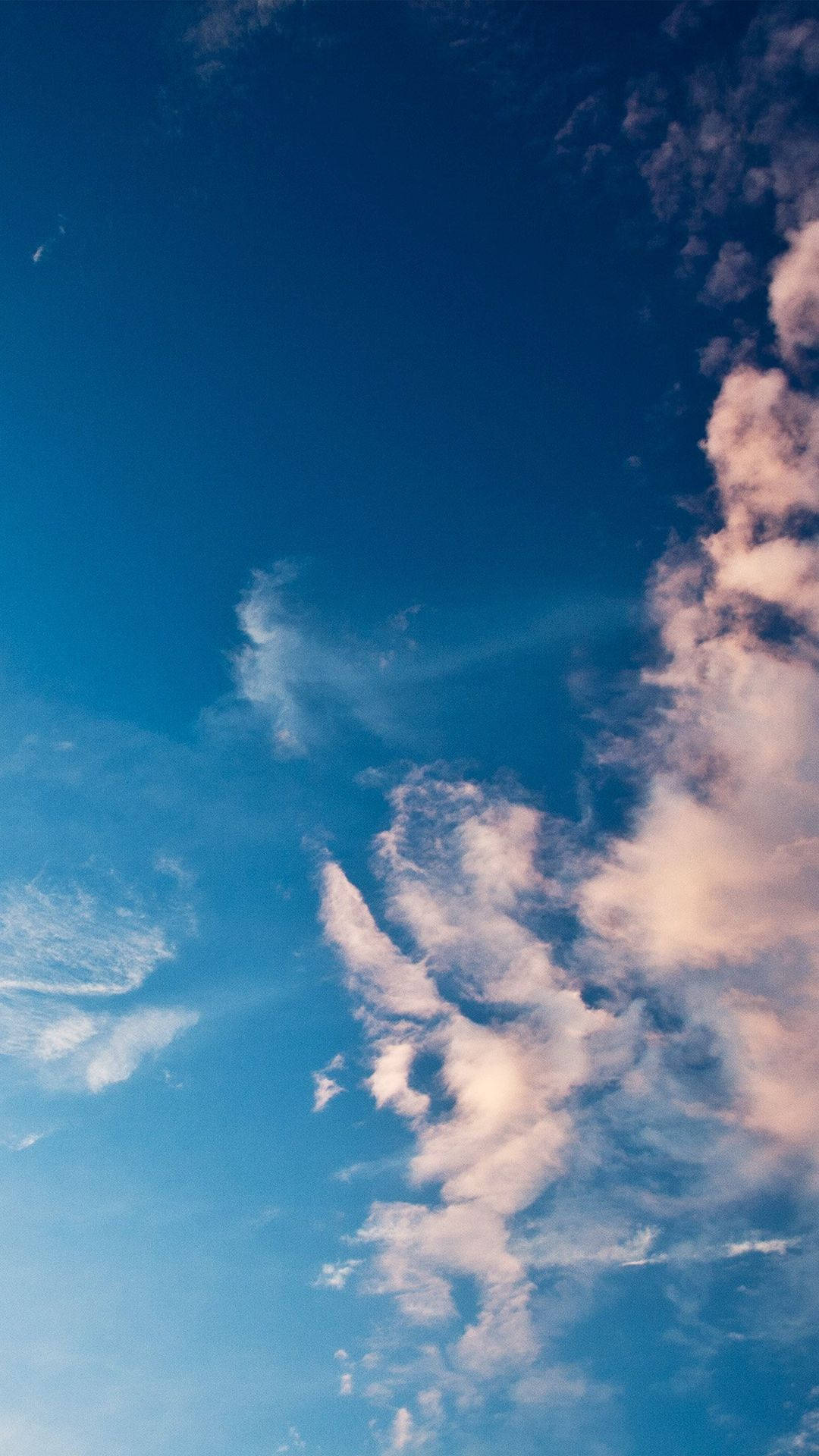 Blou Lug met Sagte Wolke Muurpapier