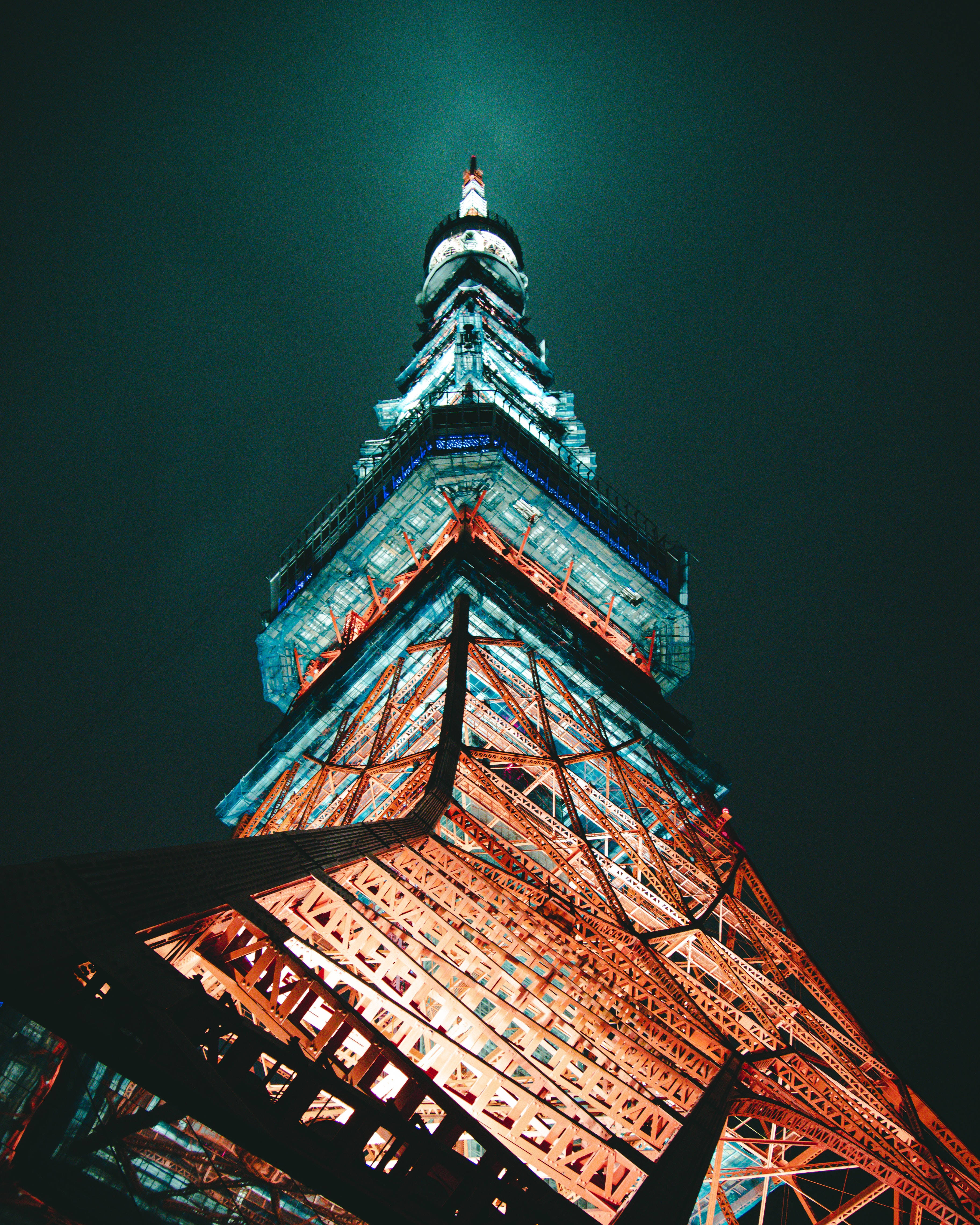 Blou Rooi Ligte Tokio-toring Muurpapier