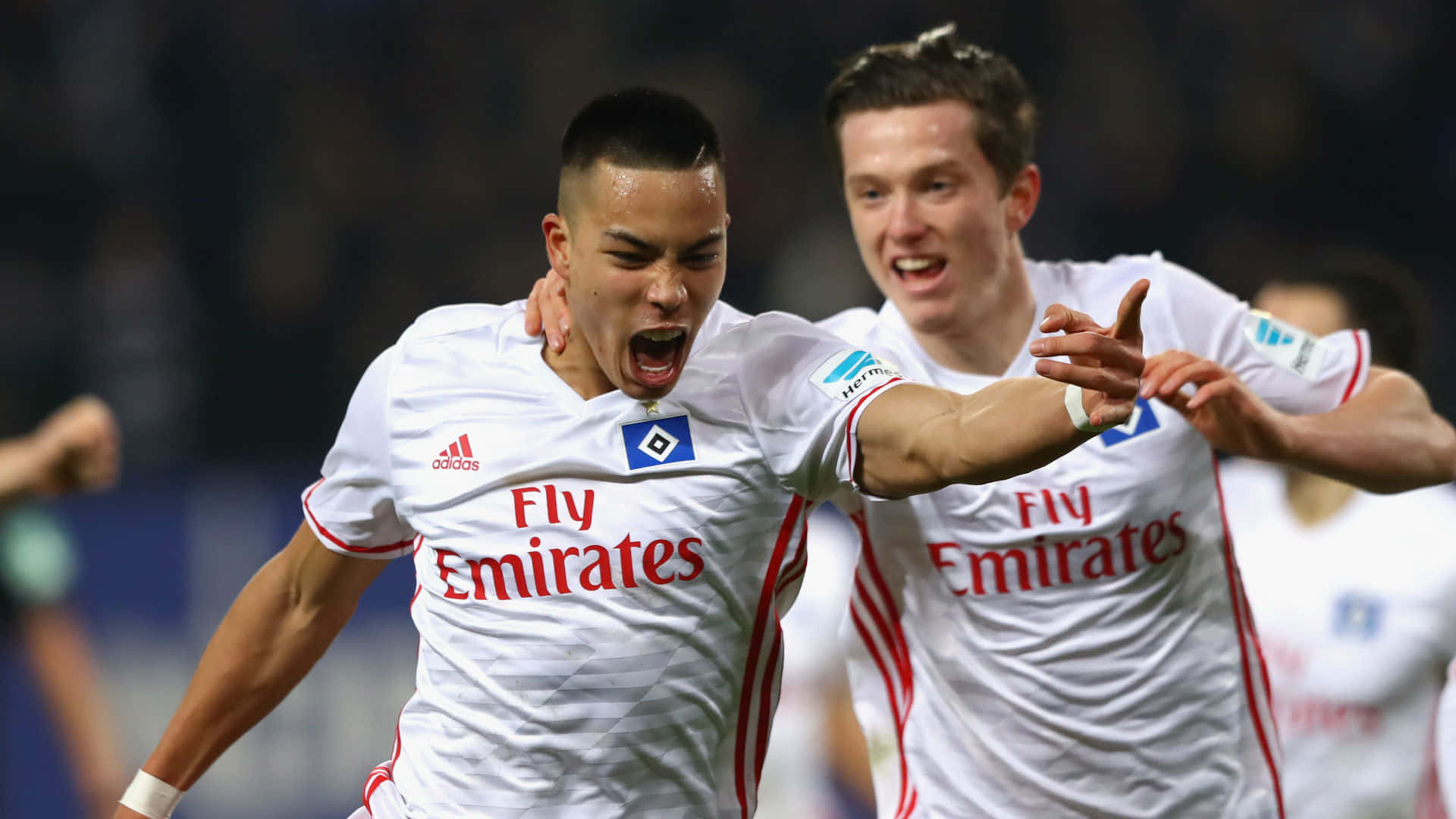Bobby Wood En Michael Gregoritsch Tydens Bundesliga-wedstryd Muurpapier
