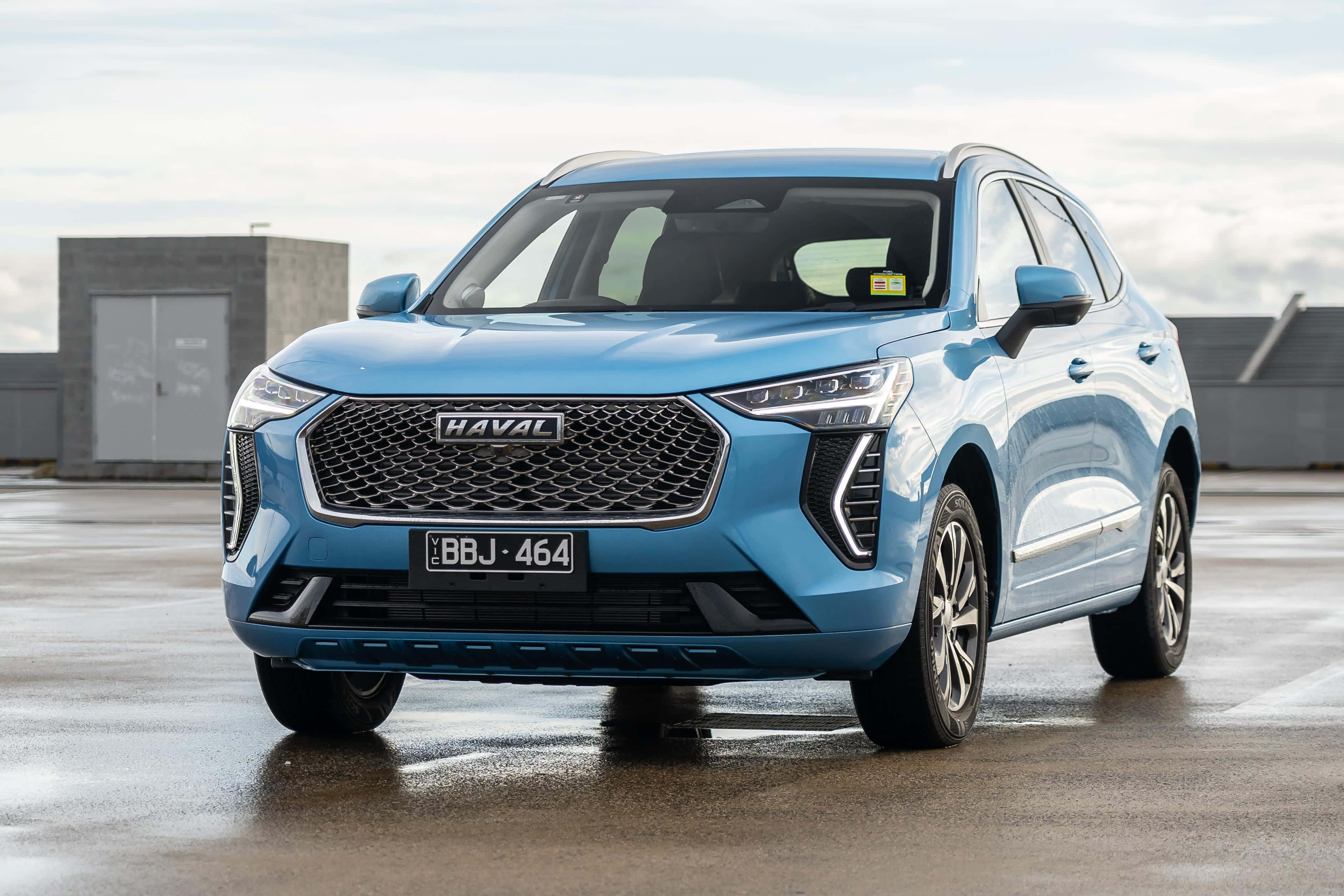 Boeiende Haval-veldvoertuig op 'n woestynavontuur Muurpapier