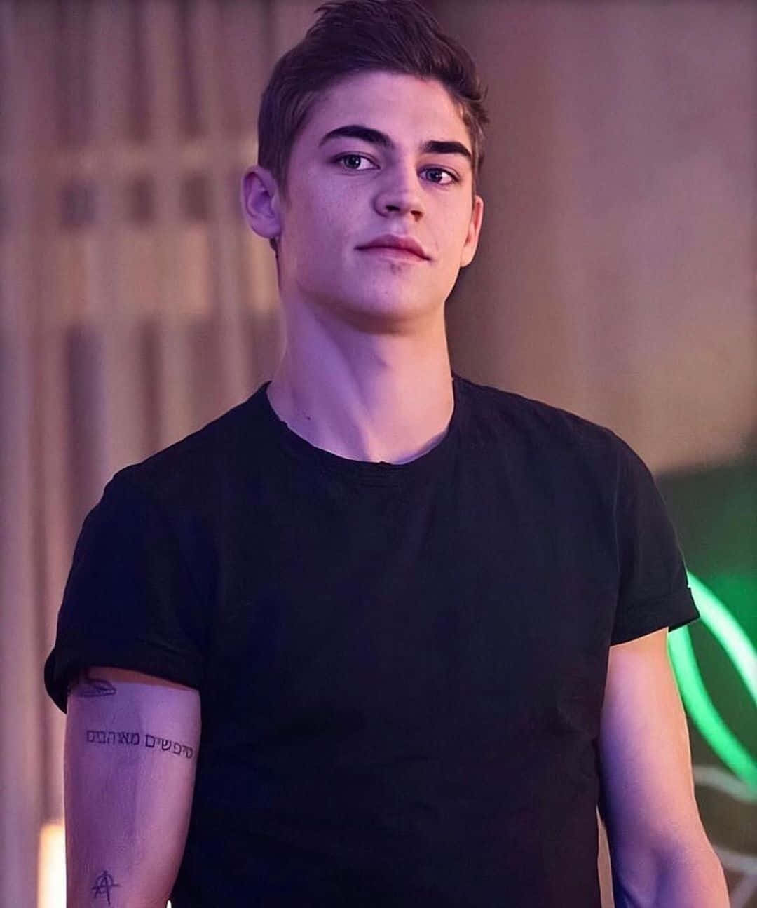 Boekkarakter Hardin Scott Muurpapier