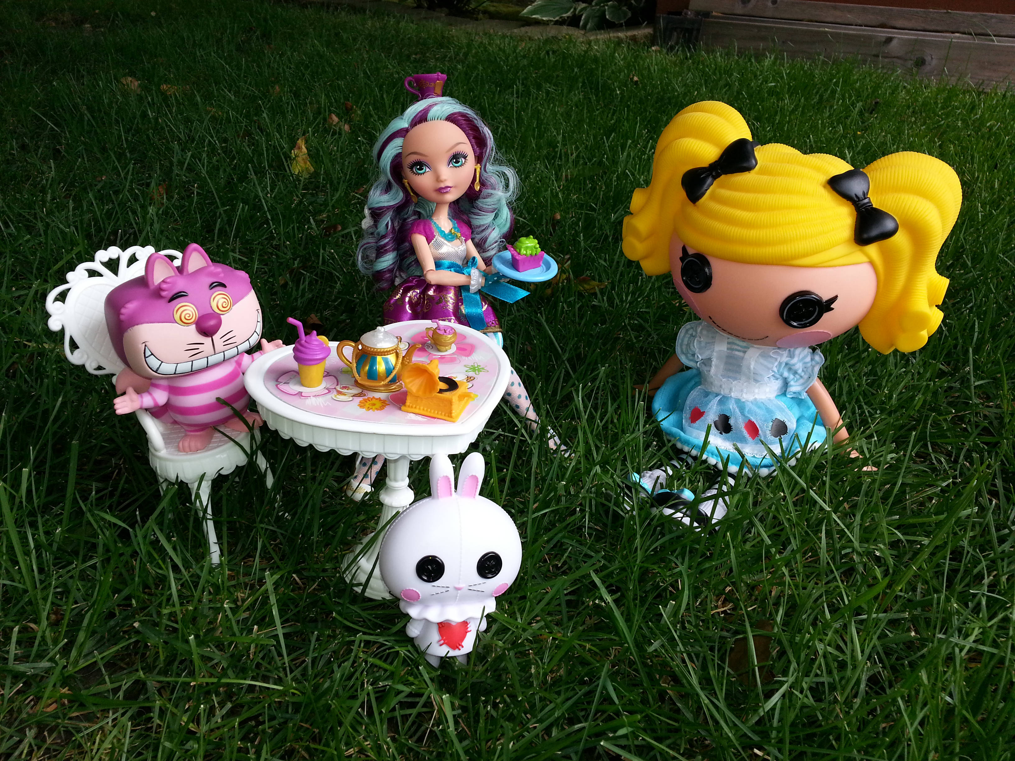 Bratz Estetiek in 'n Tuinpiekniek Muurpapier