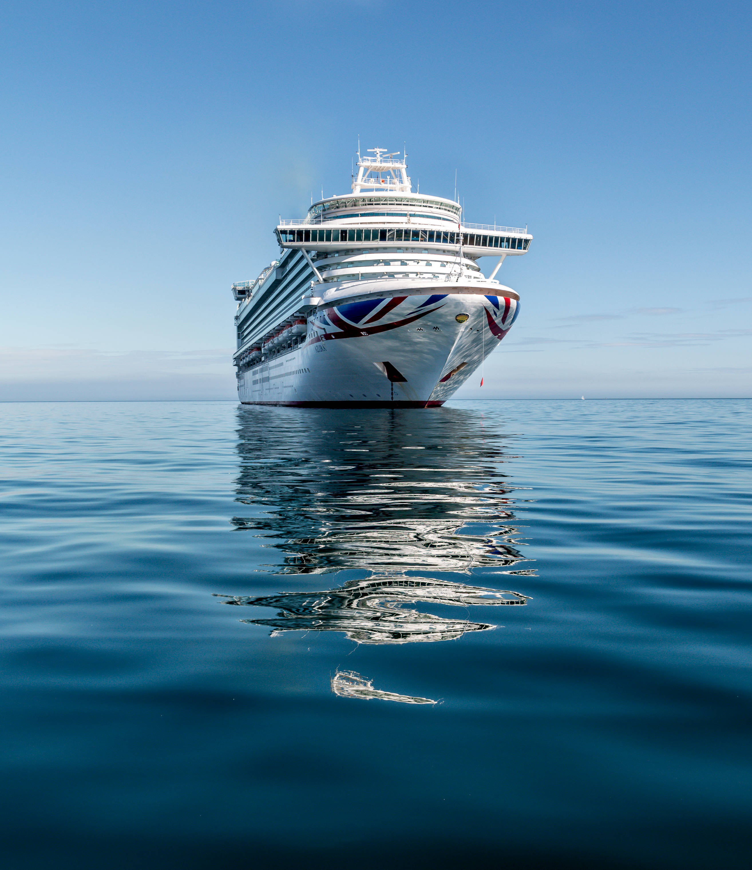 Brittania Wit Cruiseskip Muurpapier