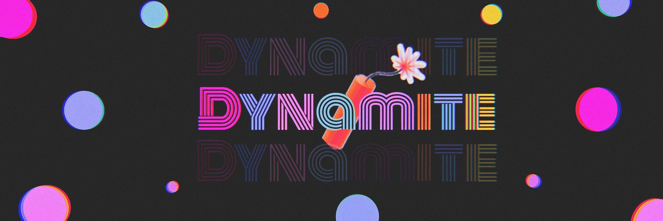 BTS Dynamite Met Blom-rekenaar Muurpapier