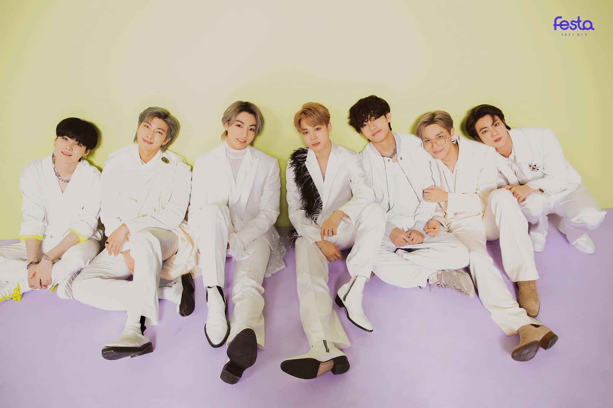 BTS Gesinsfoto Muurpapier