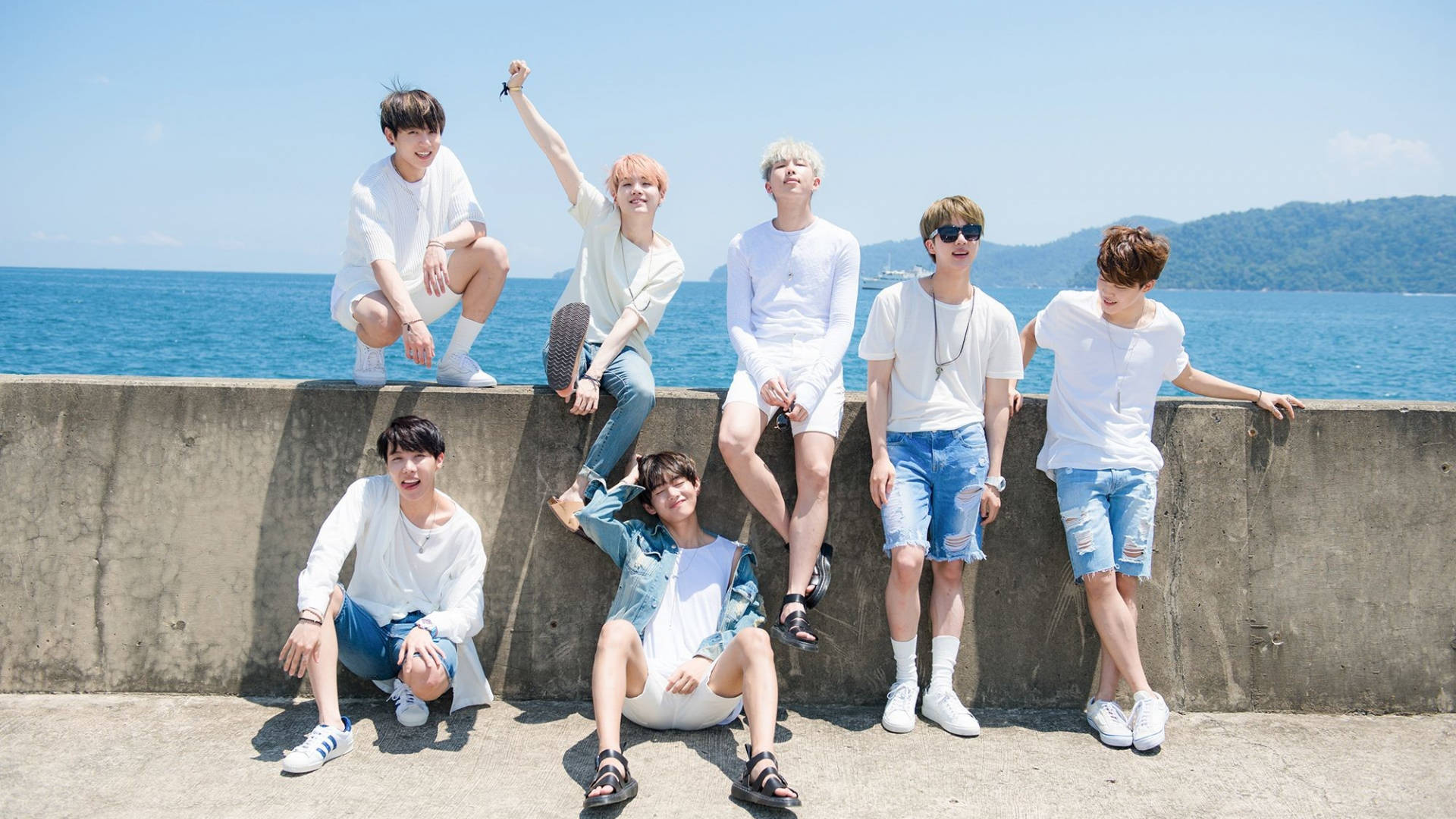 BTS Groepsfoto Naby See Muurpapier