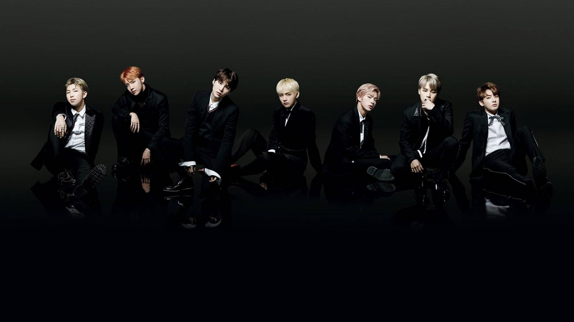 BTS Lede In Swart Op Swart Vloer Skootrekenaar Muurpapier