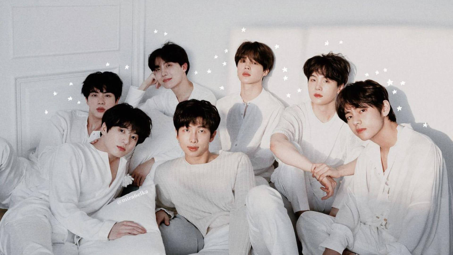 BTS Lede in Wit Muurpapier