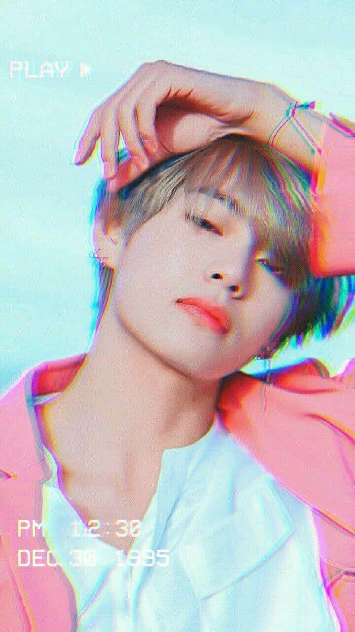 BTS se V Betower met Sy Charismatiese Sjarme Muurpapier