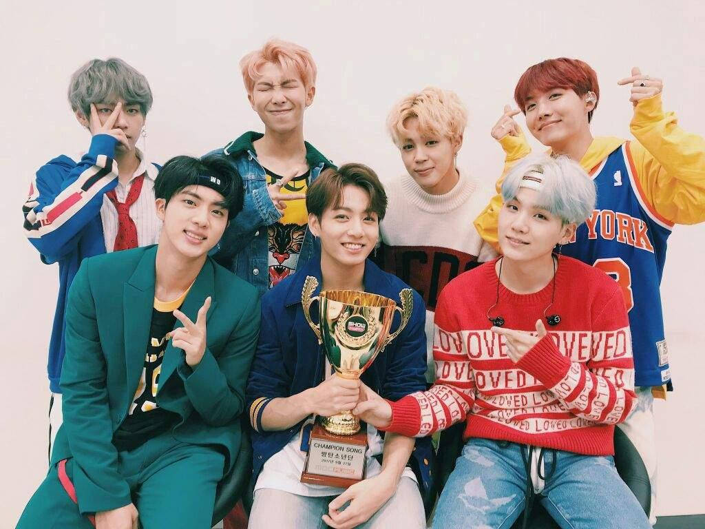 BTS Trofee-rekenaaragtergrond Muurpapier