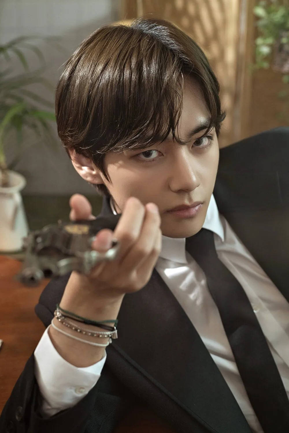 BTS V Hou Geweer Vas Muurpapier
