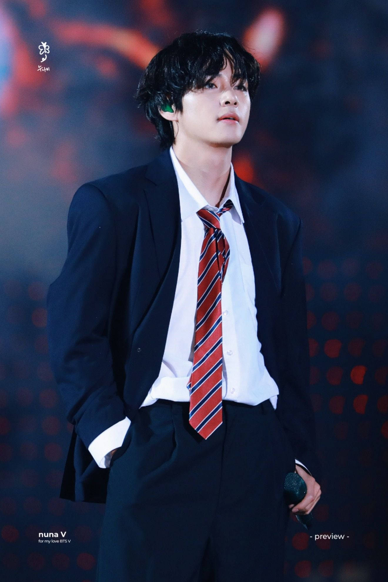 BTS V in Skooluniform Drag Muurpapier