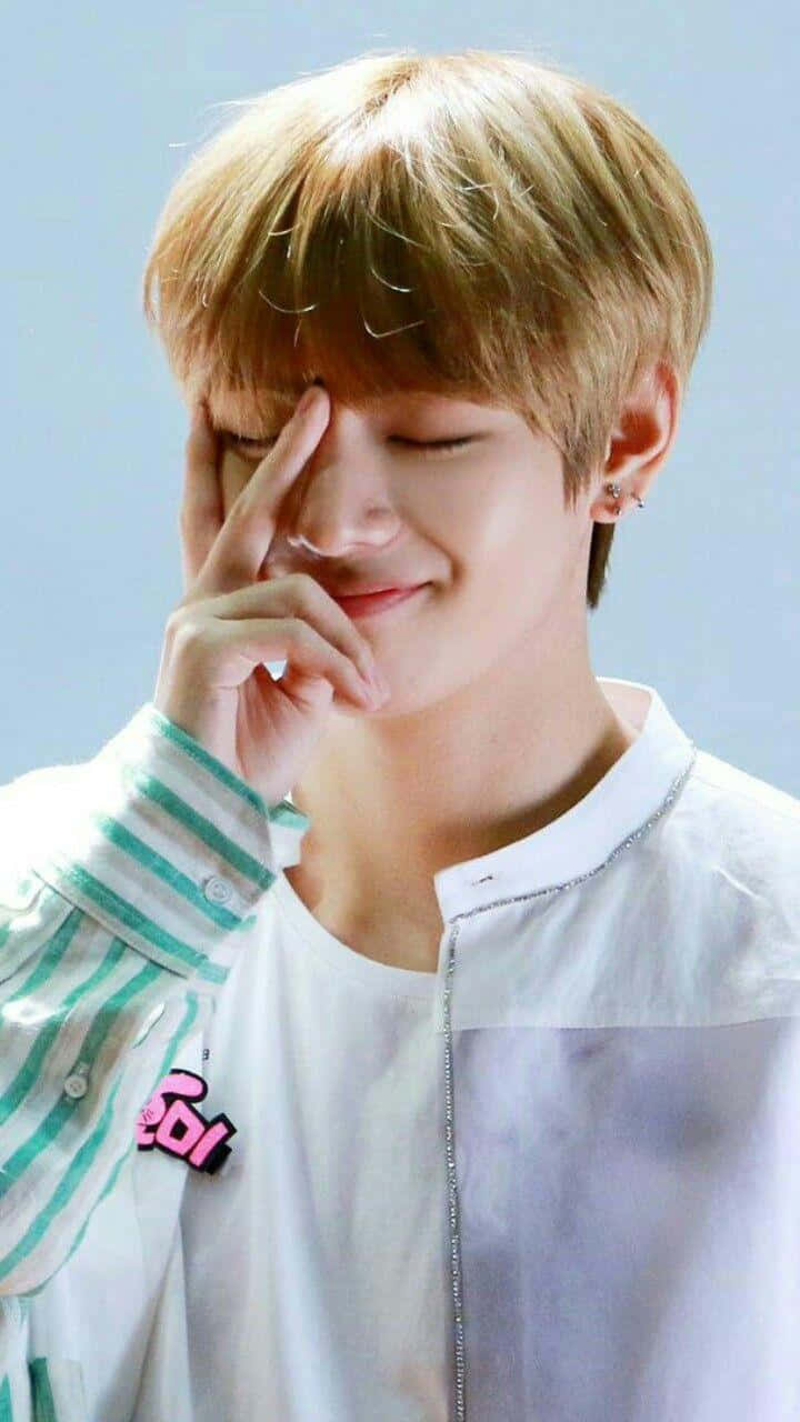 BTS V Staan Vir Oorwinning! Muurpapier