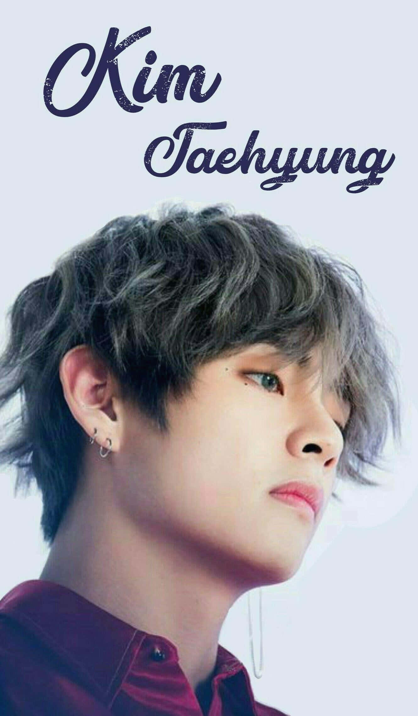 Bts V straal met pure sterrekrag in hierdie treffende portret Muurpapier