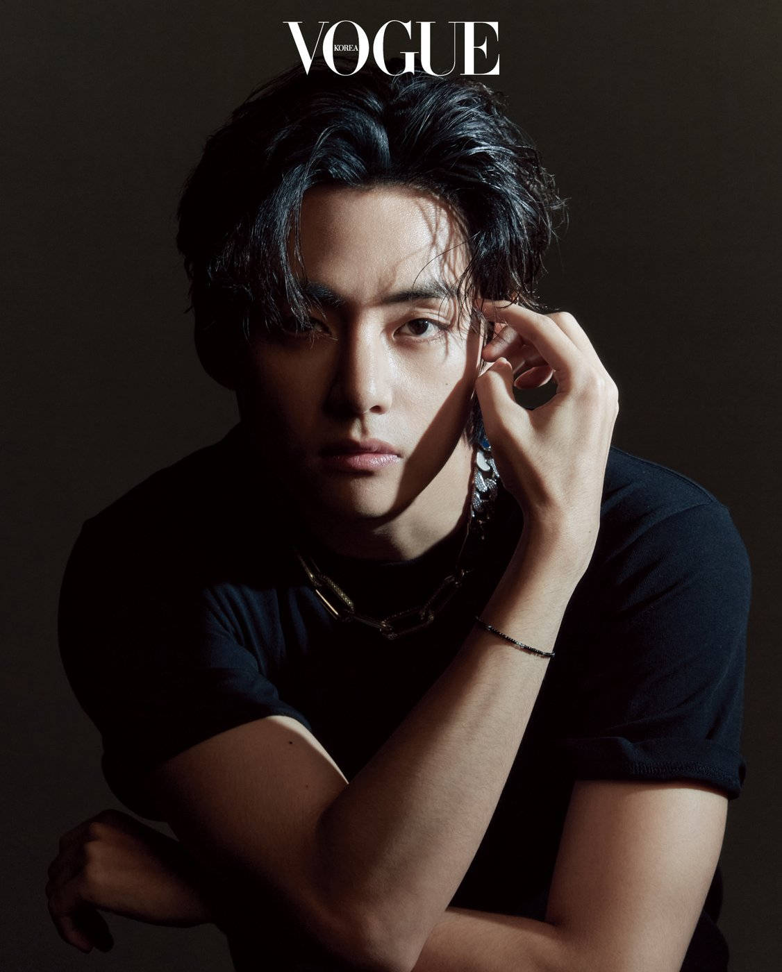 BTS V Vogue Swarthemp Muurpapier