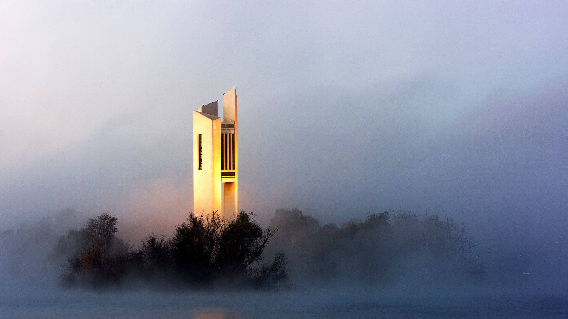 Canberra Nasionale Carillon In Digte Mis Muurpapier