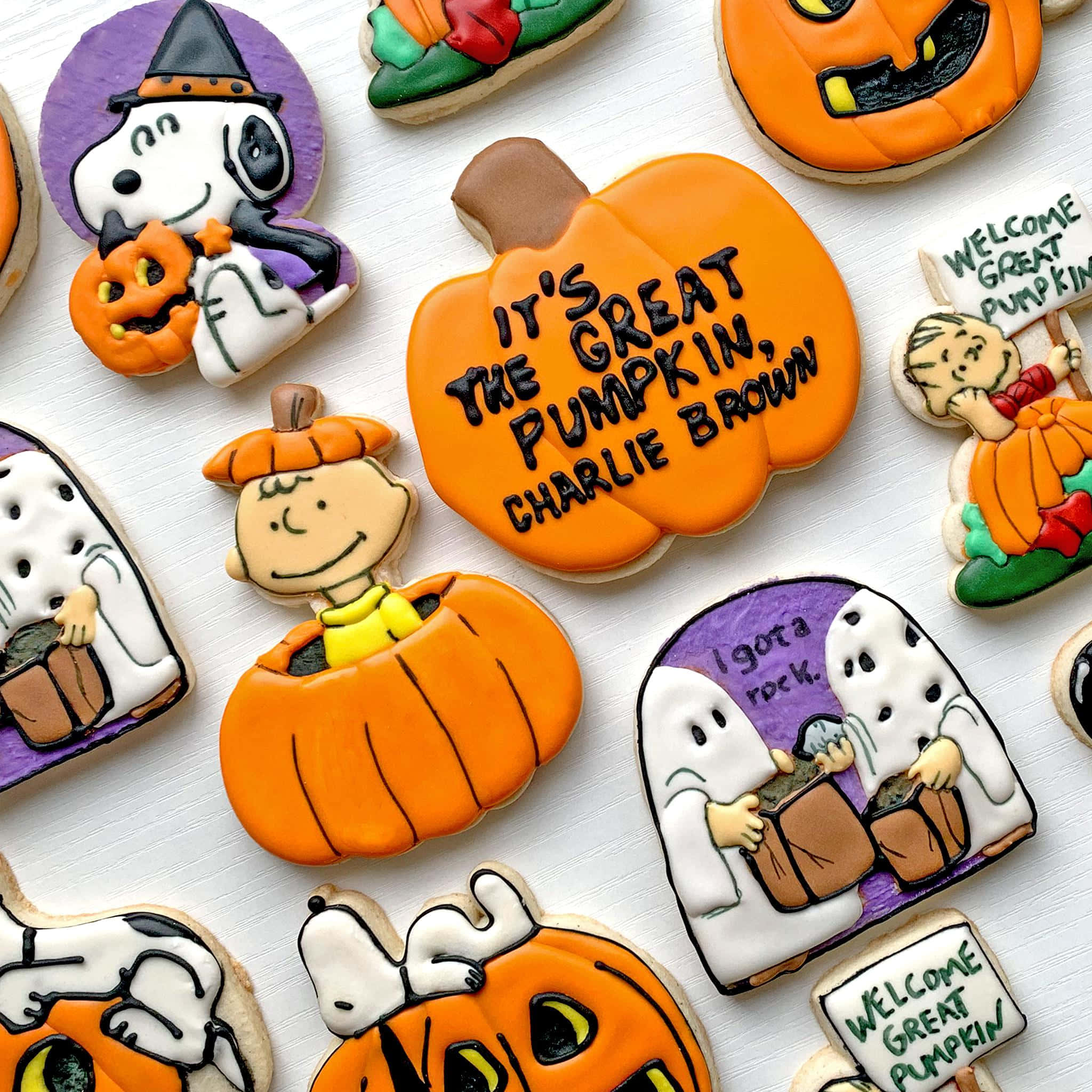 "Charlie Brown geniet die spookagtigheid van Halloween!" Muurpapier