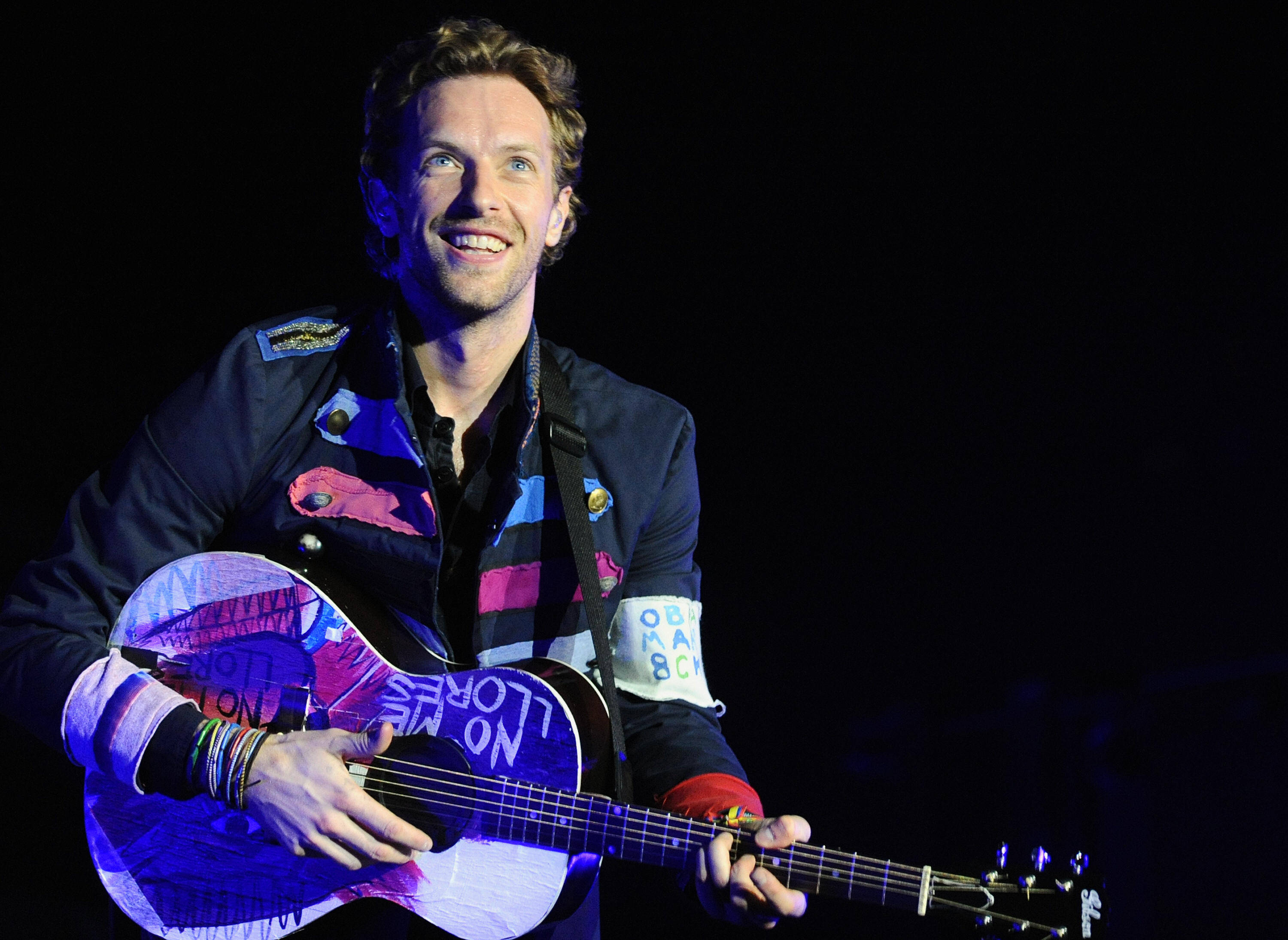 Chris Martin Swart Agtergrond Muurpapier