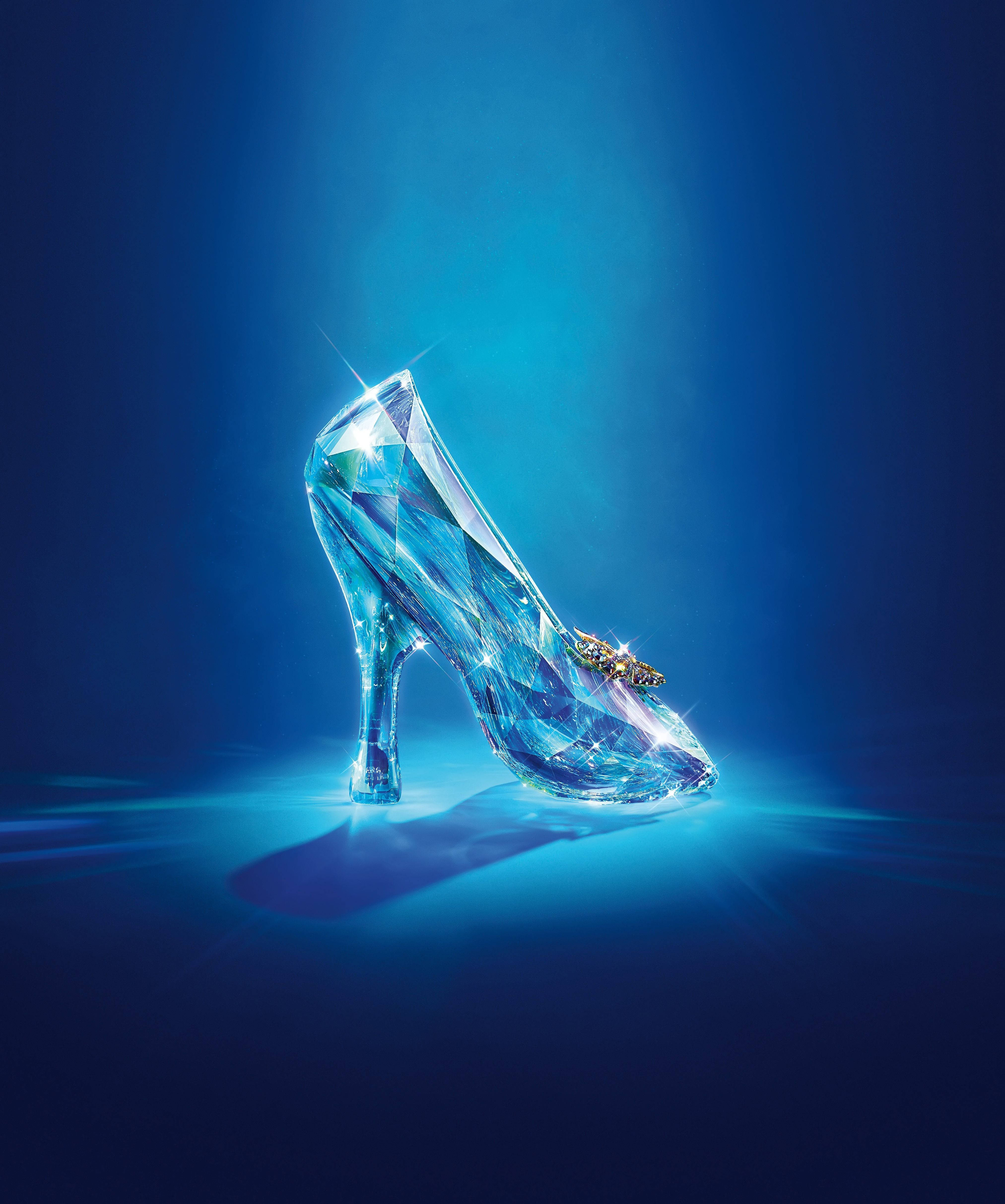 Cinderella's Brilliant Glass Slipper Muurpapier